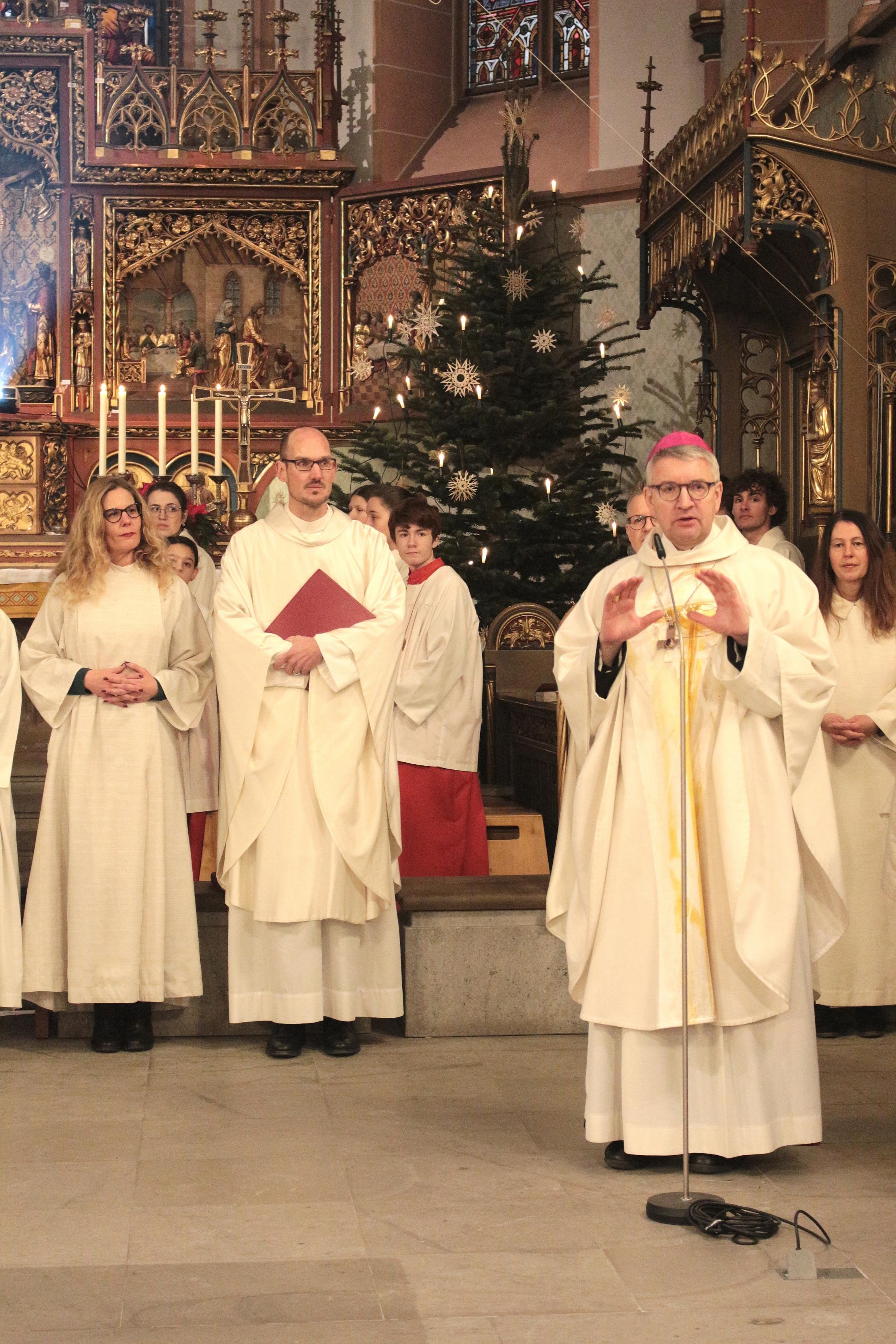 Gau-Algesheim, 7. Januar 2024: Bischof Peter Kohlgraf bei seiner Begrüßung zu Beginn des Gründungsgottesdienstes.