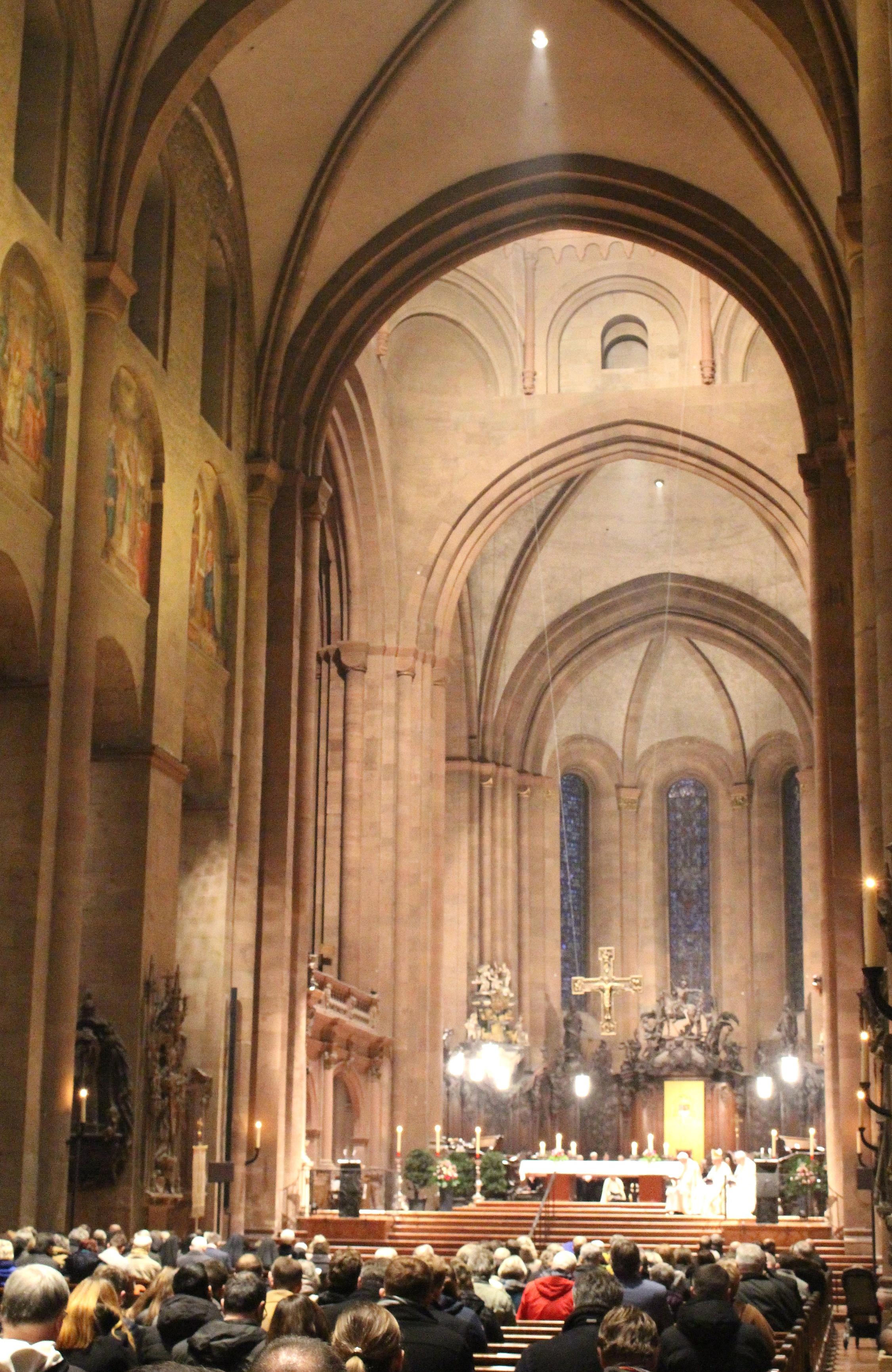 Mainz, 12. November 2023: Zu Beginn des Abends feierten die Teilnehmer gemeinsam im Mainzer Dom die Martinus-Vesper.