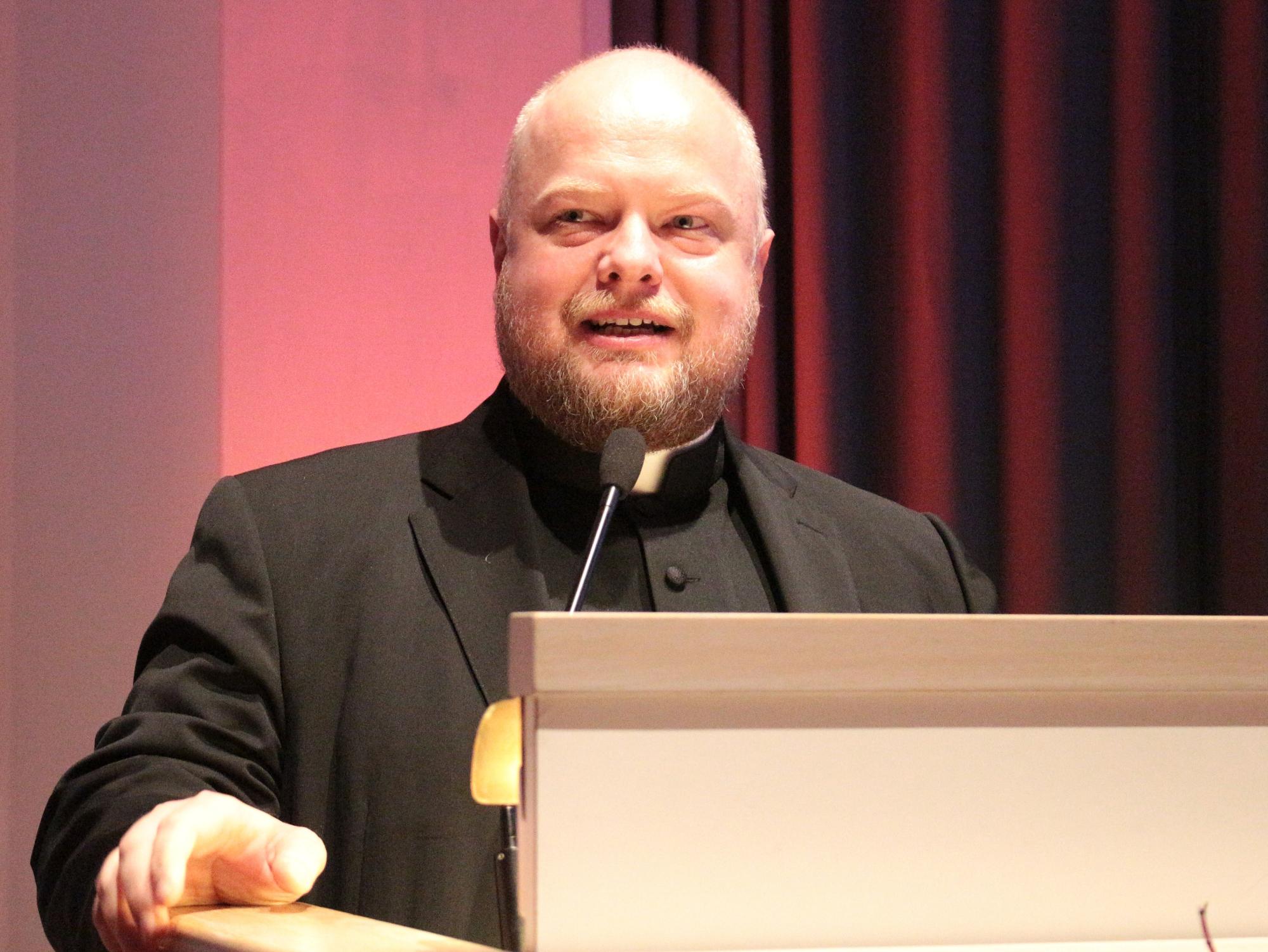 Der Mainzer Generalvikar Dr. Sebastian Lang äußert sich zum Inkrafttreten der Durchführungsverordnung für das neue Bestattungsgesetz in Rheinland-Pfalz.. (c) Bistum Mainz / Blum