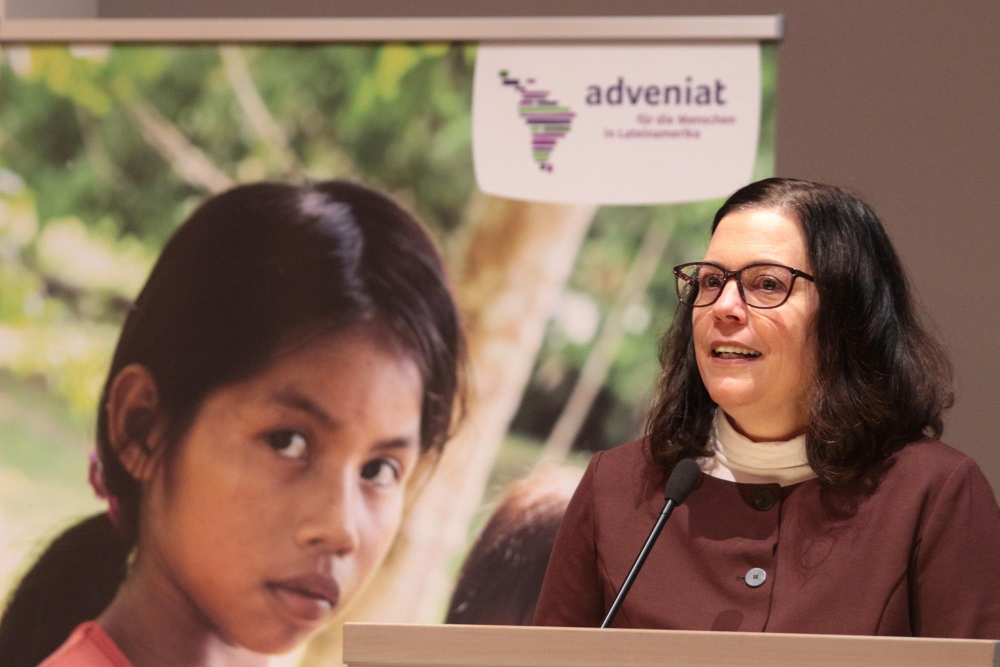 Mainz, 30. November 2025: Die Bevollmächtigte des Generalvikars, Stephanie Rieth, bei ihrer Begrüßung zum Auftakt des Empfangs im Erbacher Hof. (c) Bistum Mainz / Blum