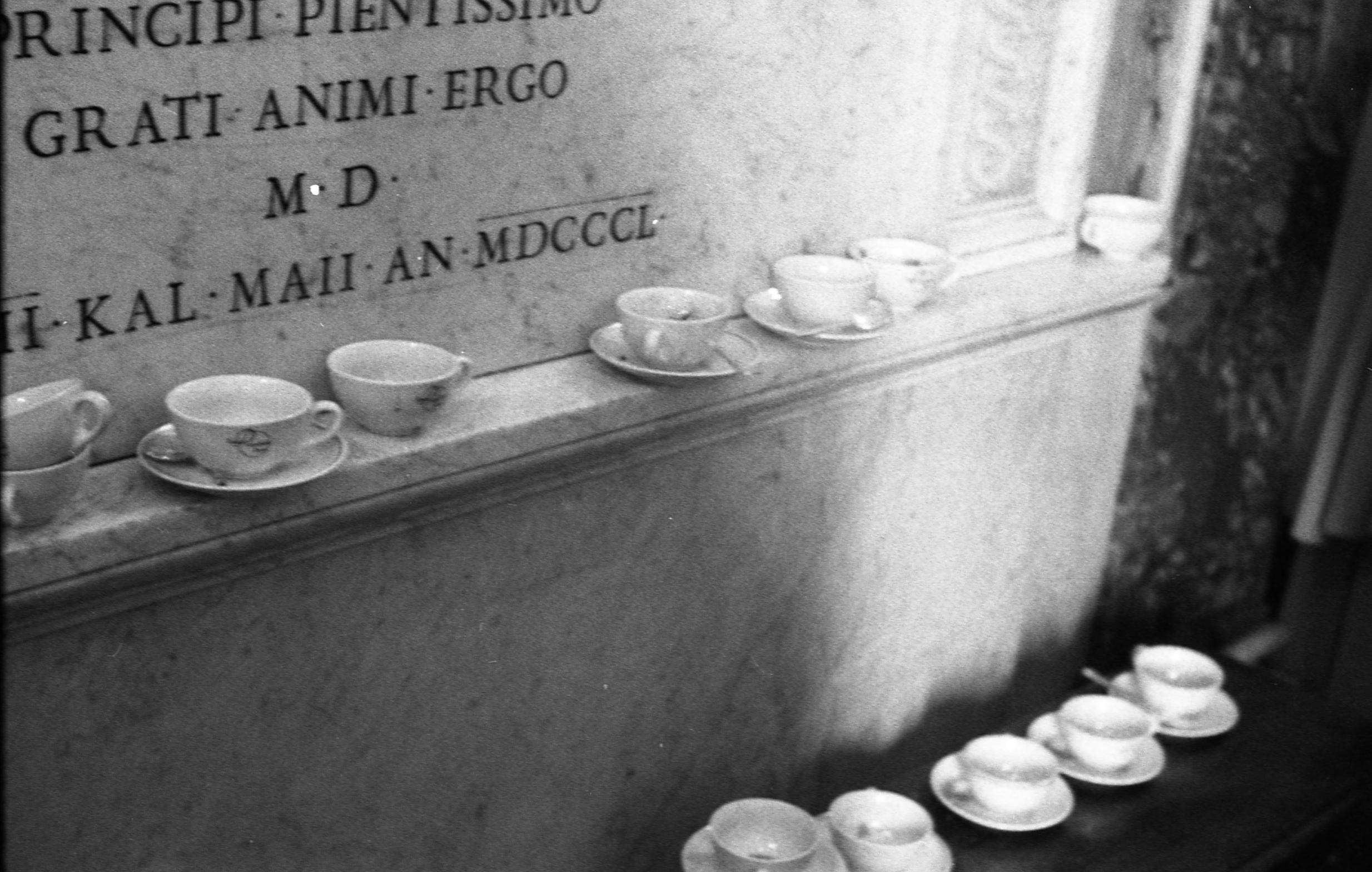 Provisorische Kaffeebar in St. Peter während des II. Vatikanums