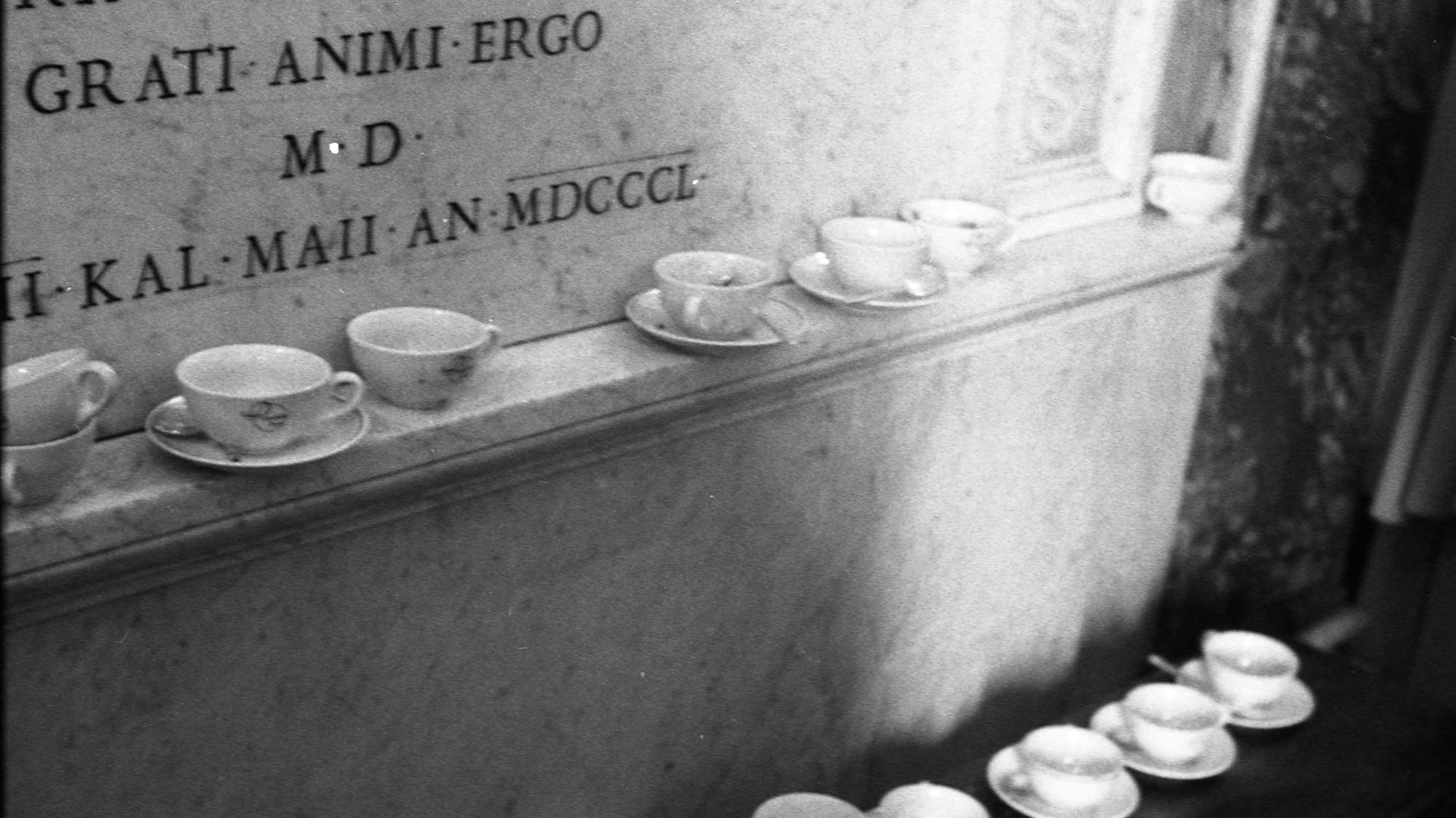 Provisorische Kaffeebar in St. Peter während des II. Vatikanums