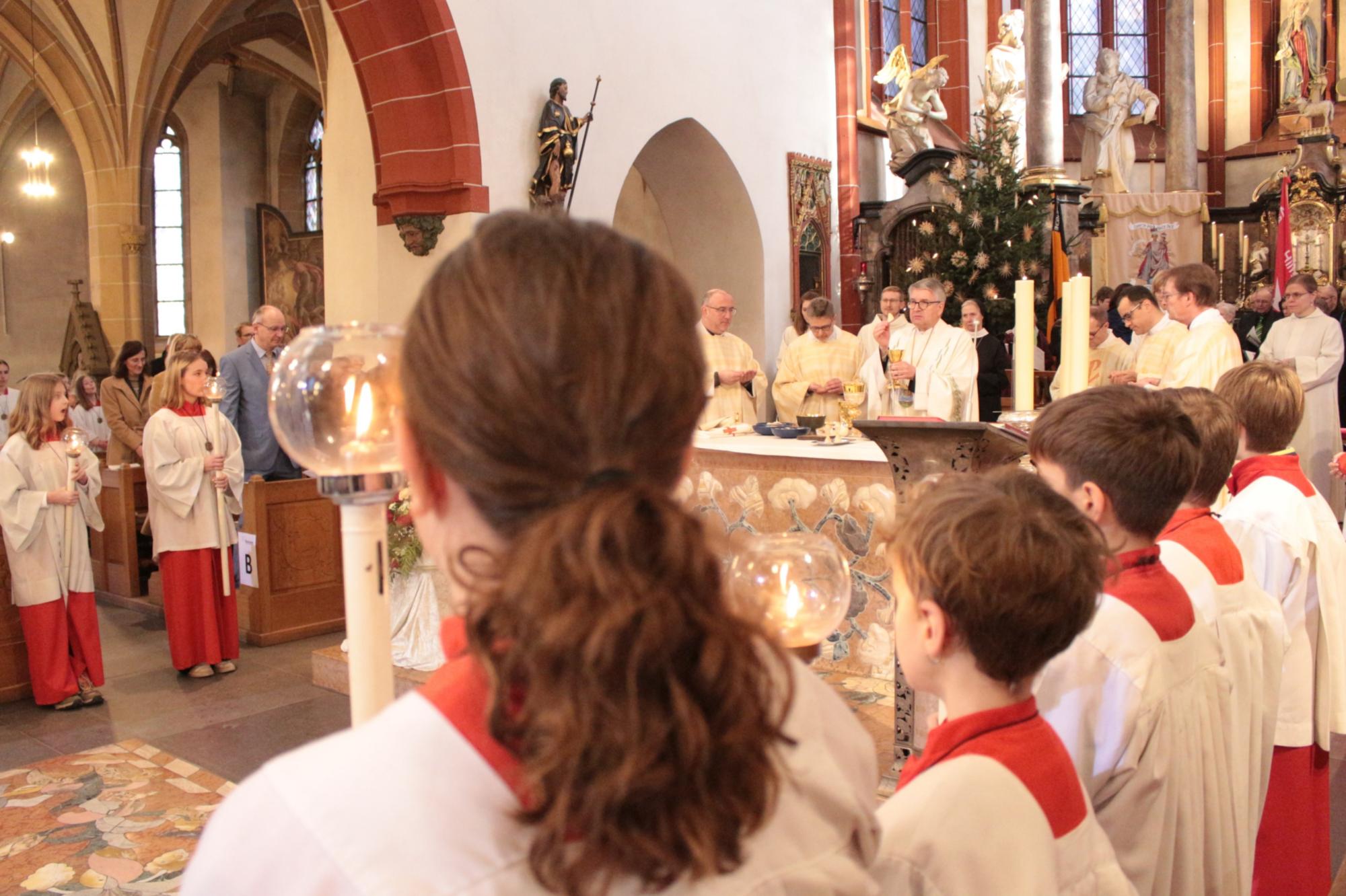 Bingen, 19. Januar 2025: Viele Meessdienerinnen und Messdiener aus der neuen Pfarrei gestalteten den Gründungsgottesdienst mit. (c) Bistum Mainz / Blum