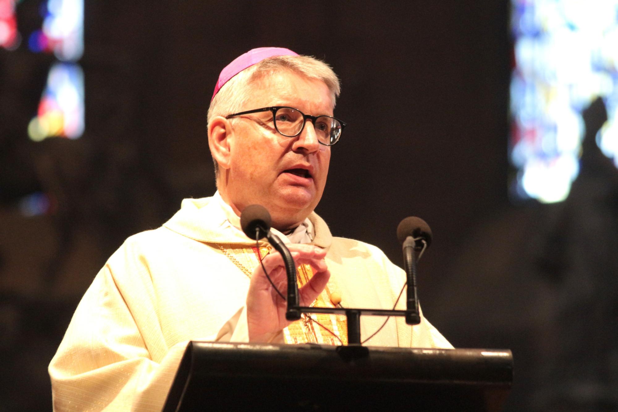Mainz, 19. Juni 2025: Der Mainzer Bischof Peter Kohlgraf bei seiner Predigt an Fronleichnam im Mainzer Dom. (c) Bistum Mainz / Blum