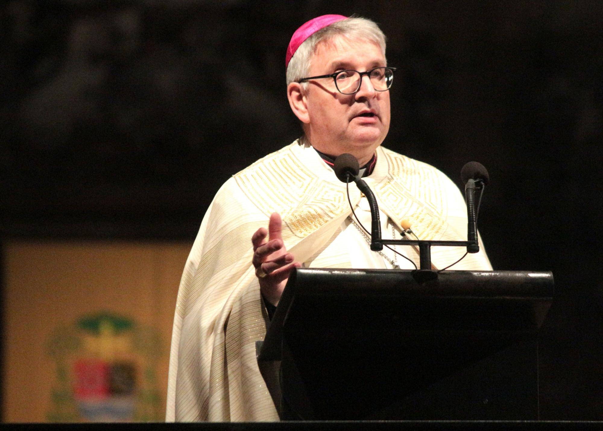 Mainz, 16. November 2025: Bischof Peter Kohlgraf bei seiner Predigt in der Vesper im Mainzer Dom. (c) Bistum Mainz / Blum