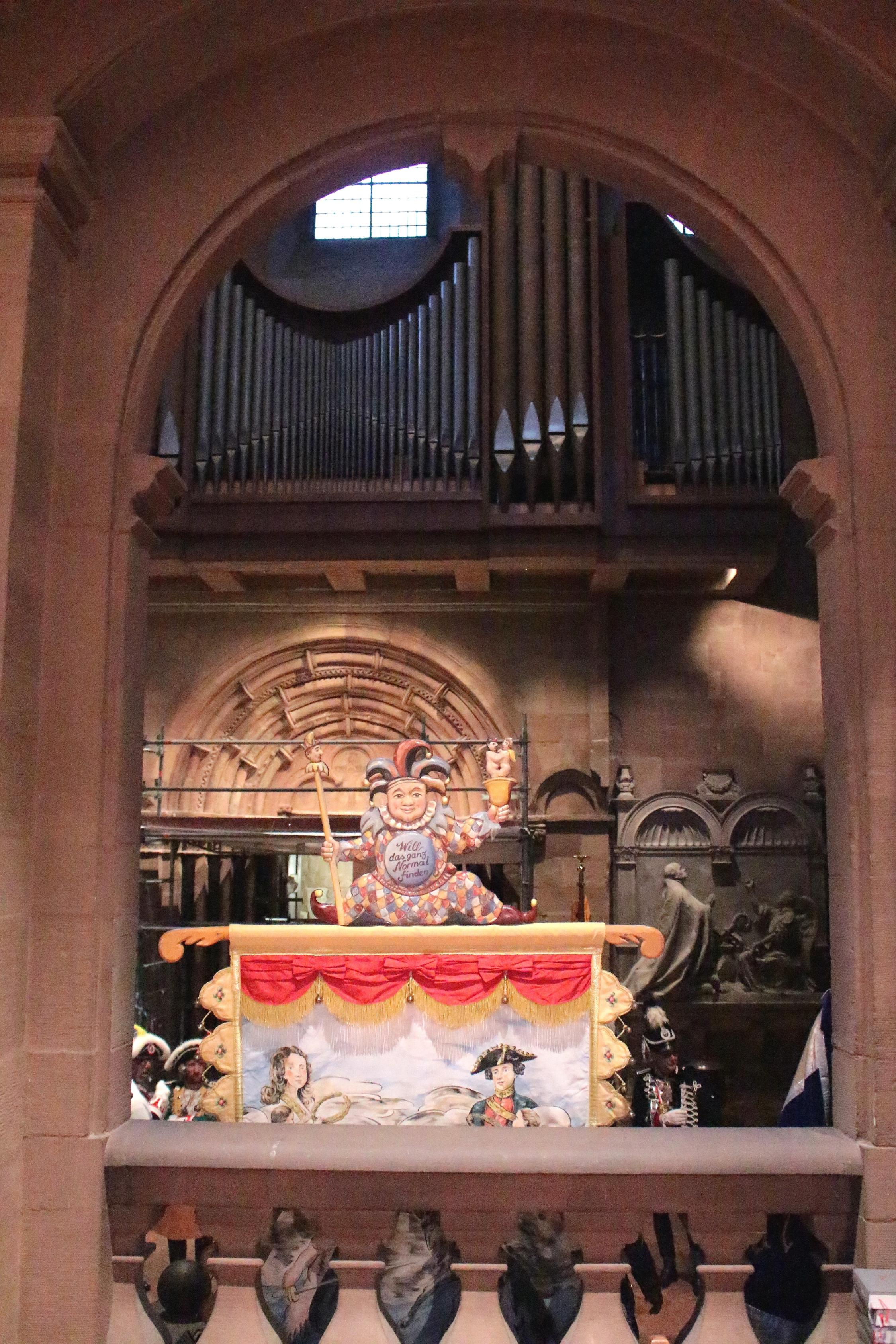 Mainz, 11. Februar 2024: Fastnachtssonntag vor dem Gardegottesdienst im Mainzer Dom.