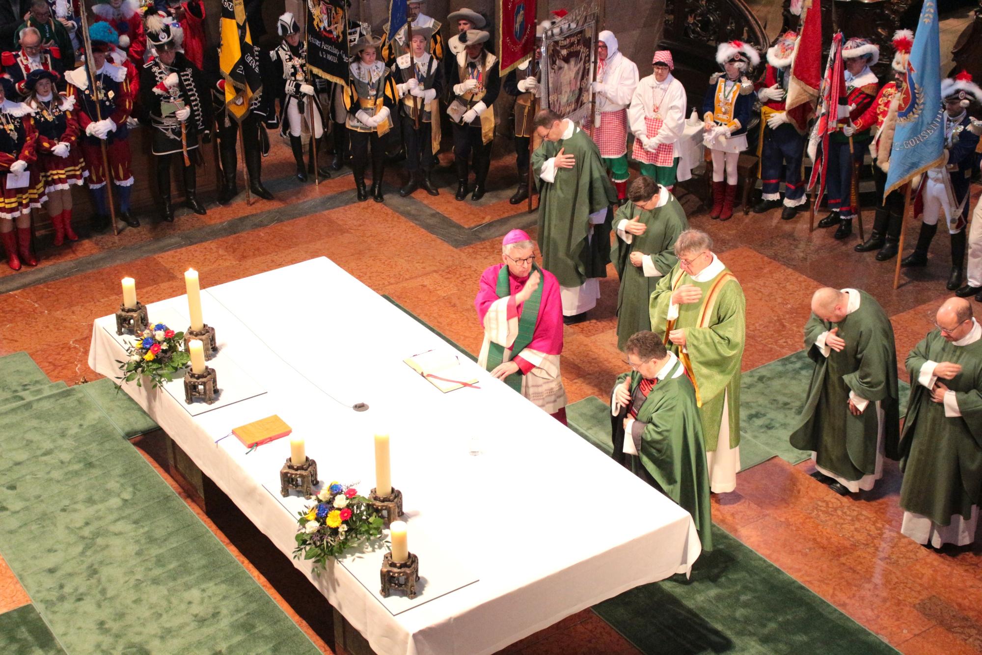 Mainz, 2. März 2025: Bischof Peter Kohlgraf nahm am Gardegottesdienst teil und erteilte den Schlusssegen.