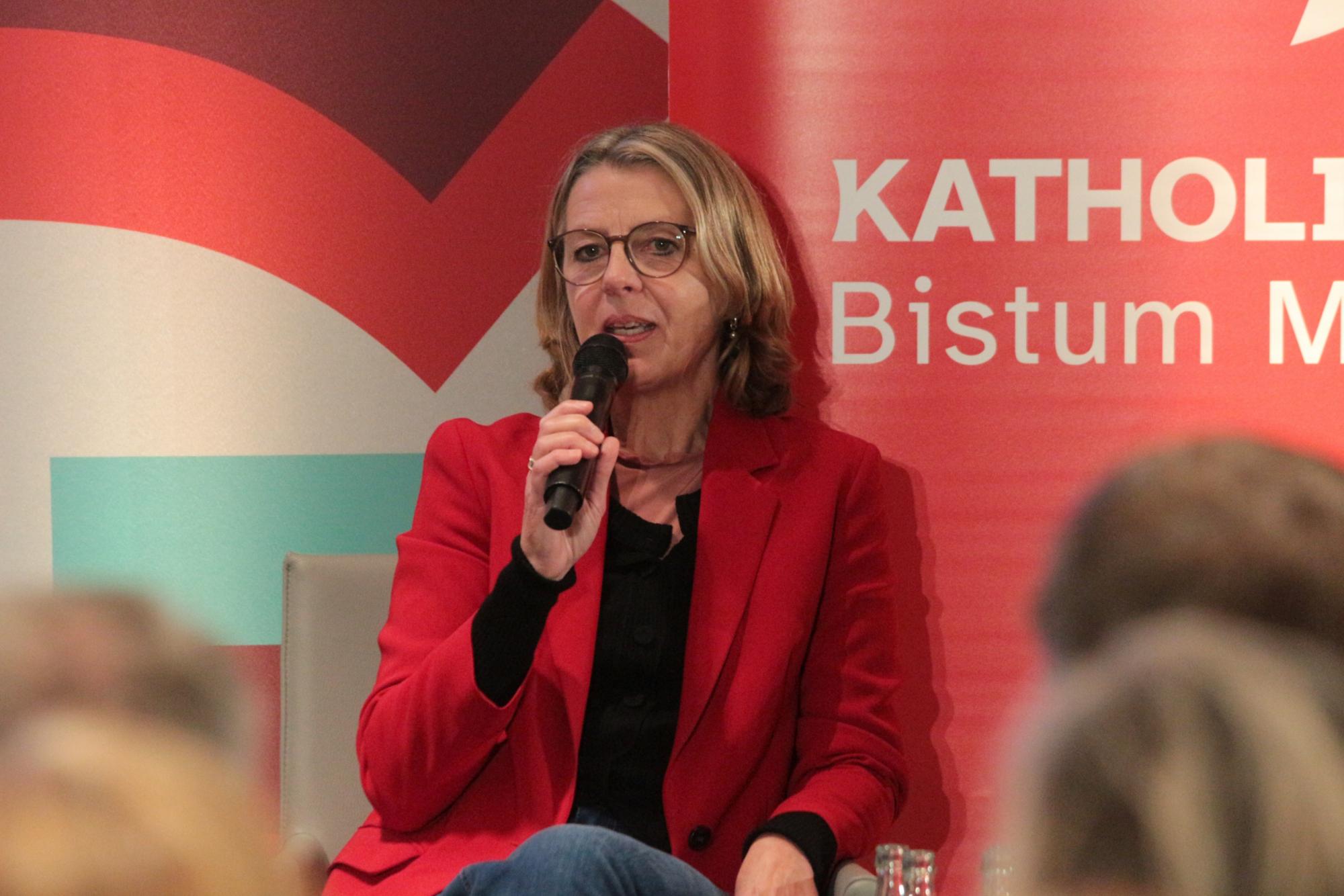 Mainz, 25. September 2025: Prof. Dr. Sabine Andresen beim Podium gegen sexualisierte Gewalt. (c) Bistum Mainz / Blum