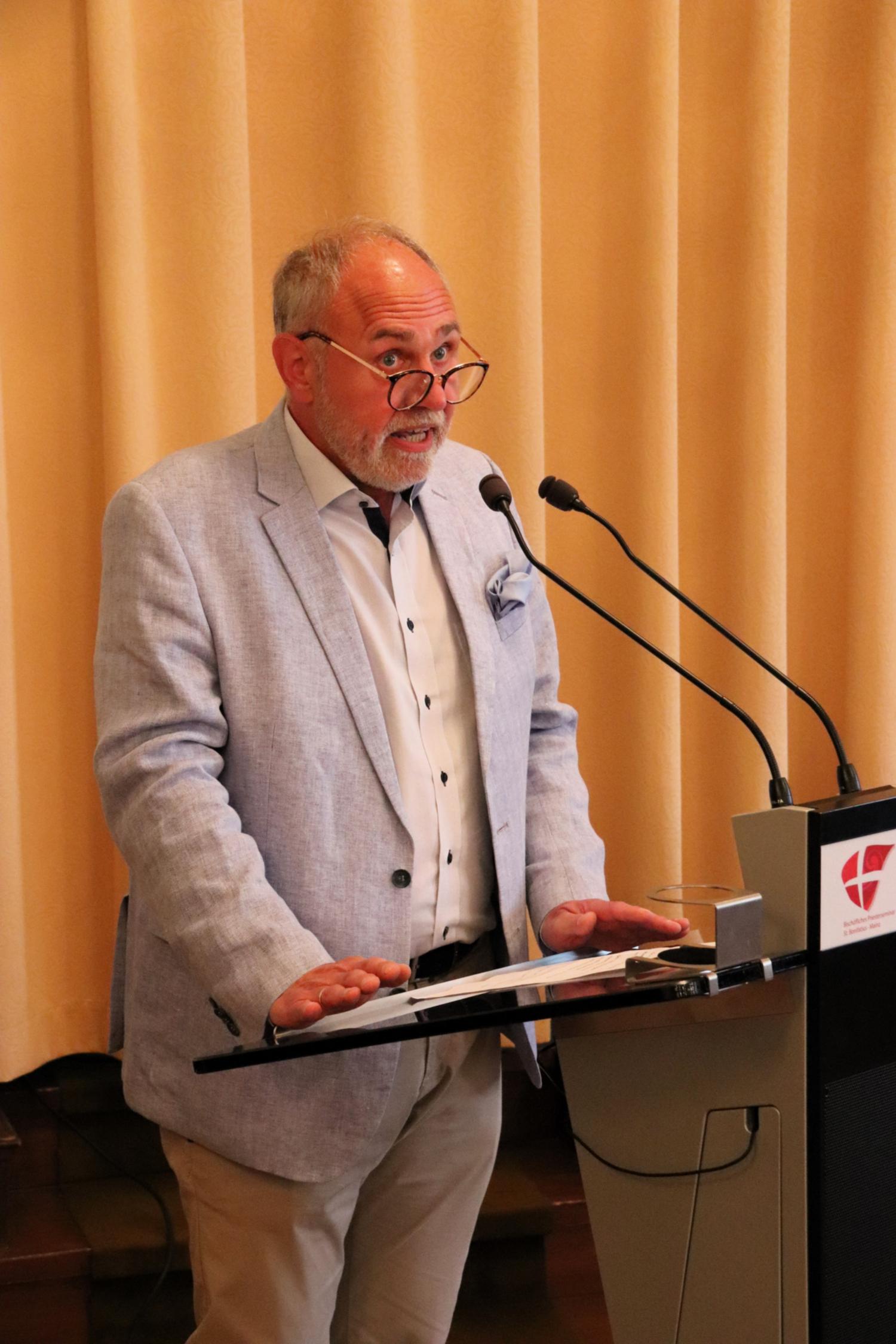 Kanzleidirektor Frank Flegel richtete Dankes-Worte an die Zuhörenden (c) Bistum Mainz/Hoffmann