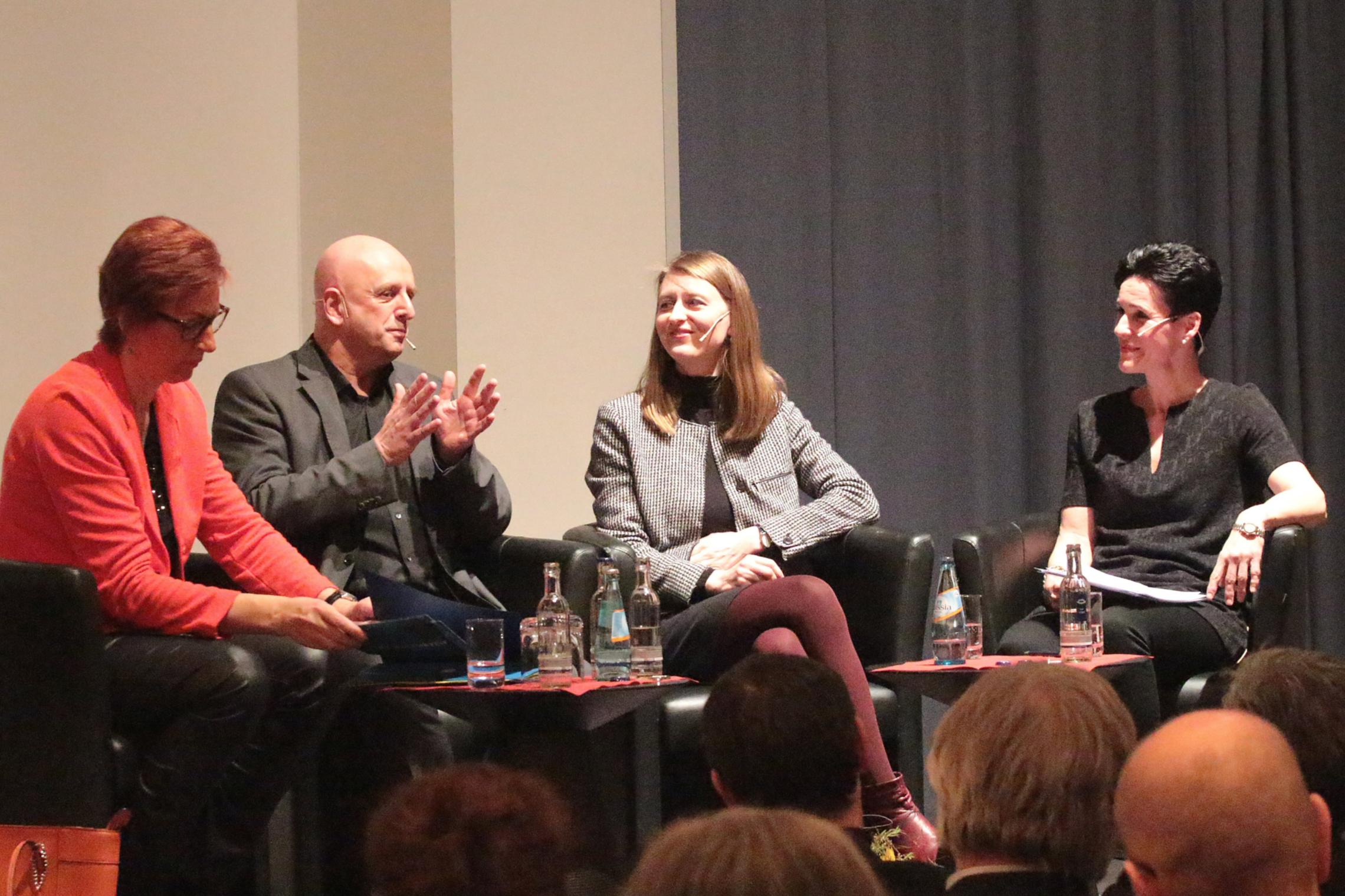 Mainz, 14. Februar 2018: Beim Aschermittwoch der Künstler und Publizisten wurde das Projekt „Between us“ vorgestellt, das am 14. März 2019 in der Mainzer Kunsthalle Premiere haben wird (v.l.n.r.): Martina Mattick, Honne Dohrmann, Stefanie Böttcher und Sabine Fallenstein.