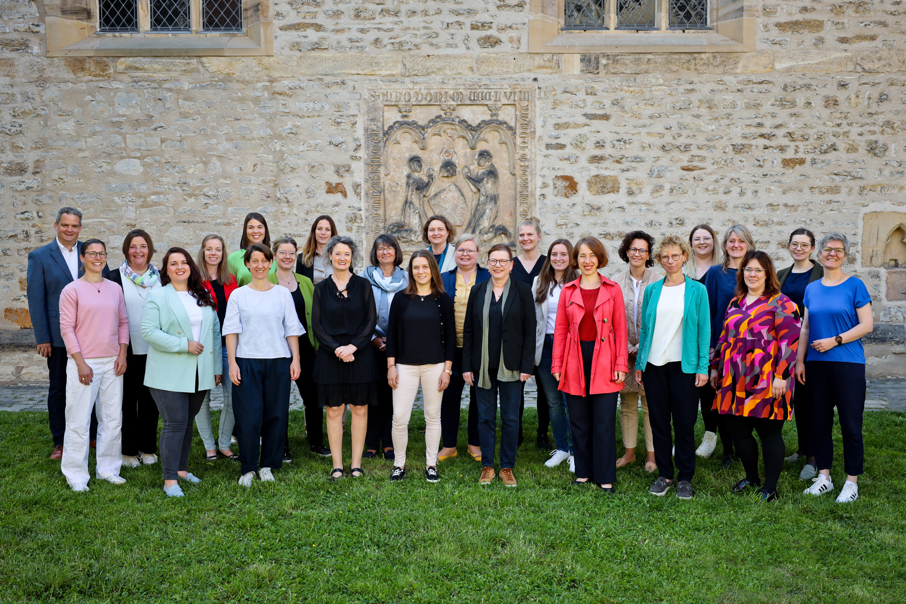 Gruppenbild der Auftaktveranstaltung 2024/2025 Kirche im Mentoring - Frauen steigen auf (c) ©Marco Wicher/Hildegardis-Verein