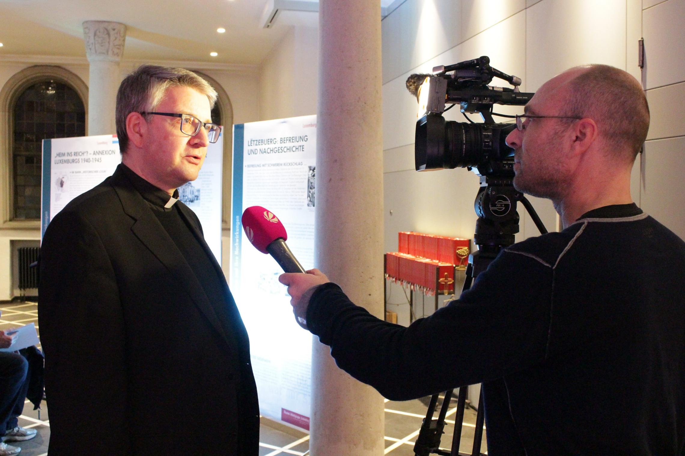 Mainz, 24. Januar 2018: Bischof Peter Kohlgraf im Interview zur ökumenischen Ausstellung „Im Schatten der Erinnerung“, die vom 15. bis 19. Februar im Mainzer Dom Station macht.