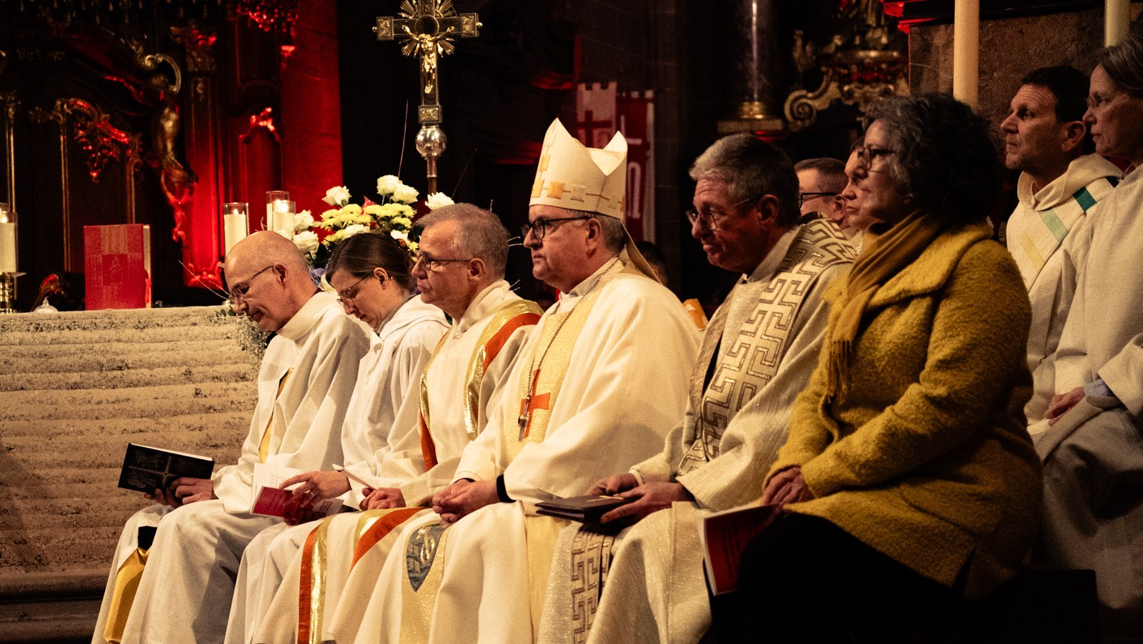 Bischof Kohlgraf und Dompropst Schäfer zelebrieren gemeinsam im Gründungsgottesdient (c) Bistum Mainz | Makowski