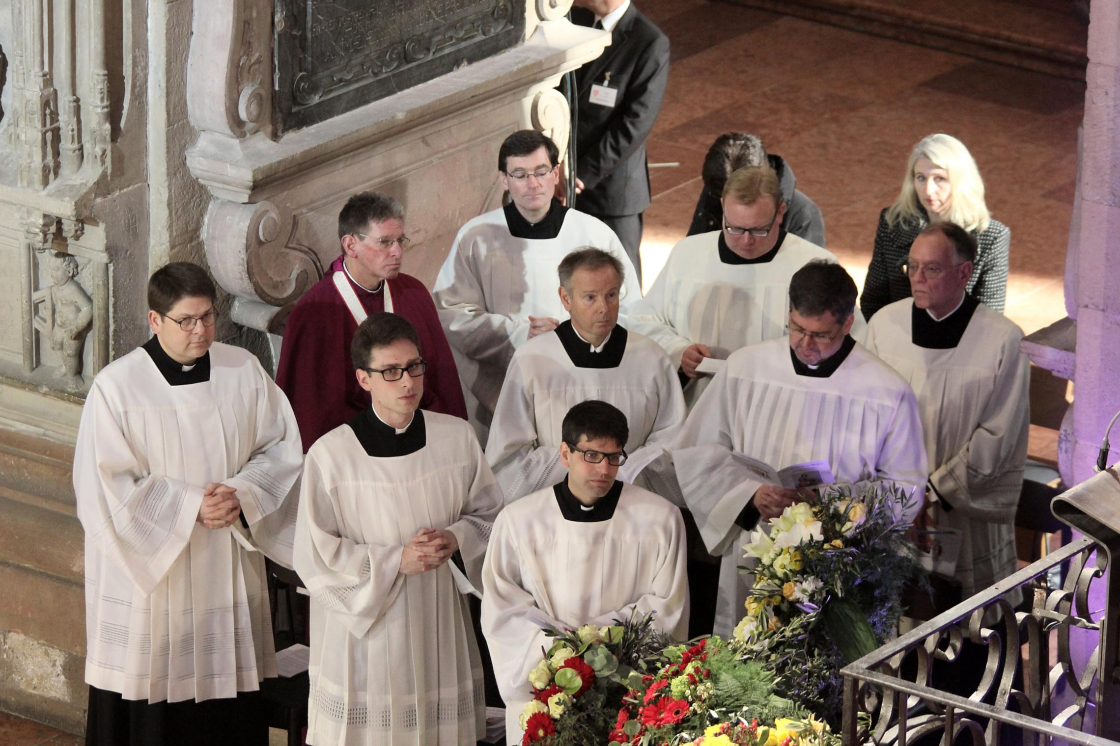 Mainz, 21.3.2018: Auch die ehemaligen Bischofskapläne von Kardinal Karl Lehmann waren zum Requiem in den Mainzer Dom gekommen.