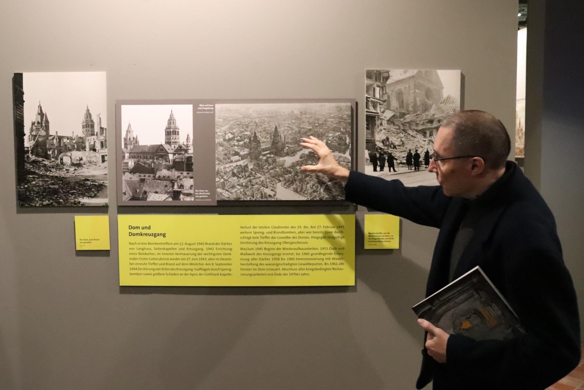 Kurator der Ausstellung, Museumsdirektor Dr. Winfried Wilhelmy