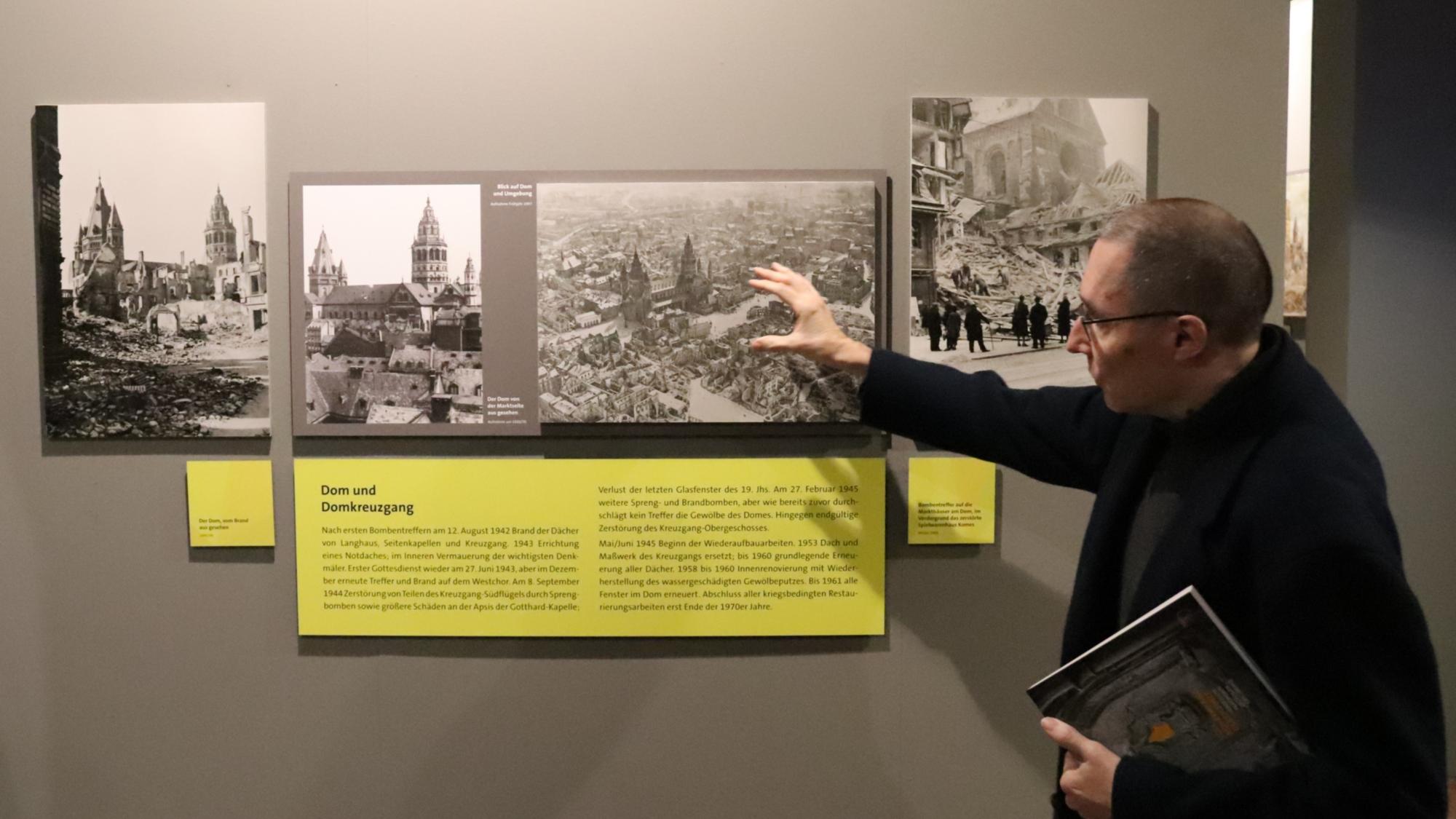 Kurator der Ausstellung, Museumsdirektor Dr. Winfried Wilhelmy