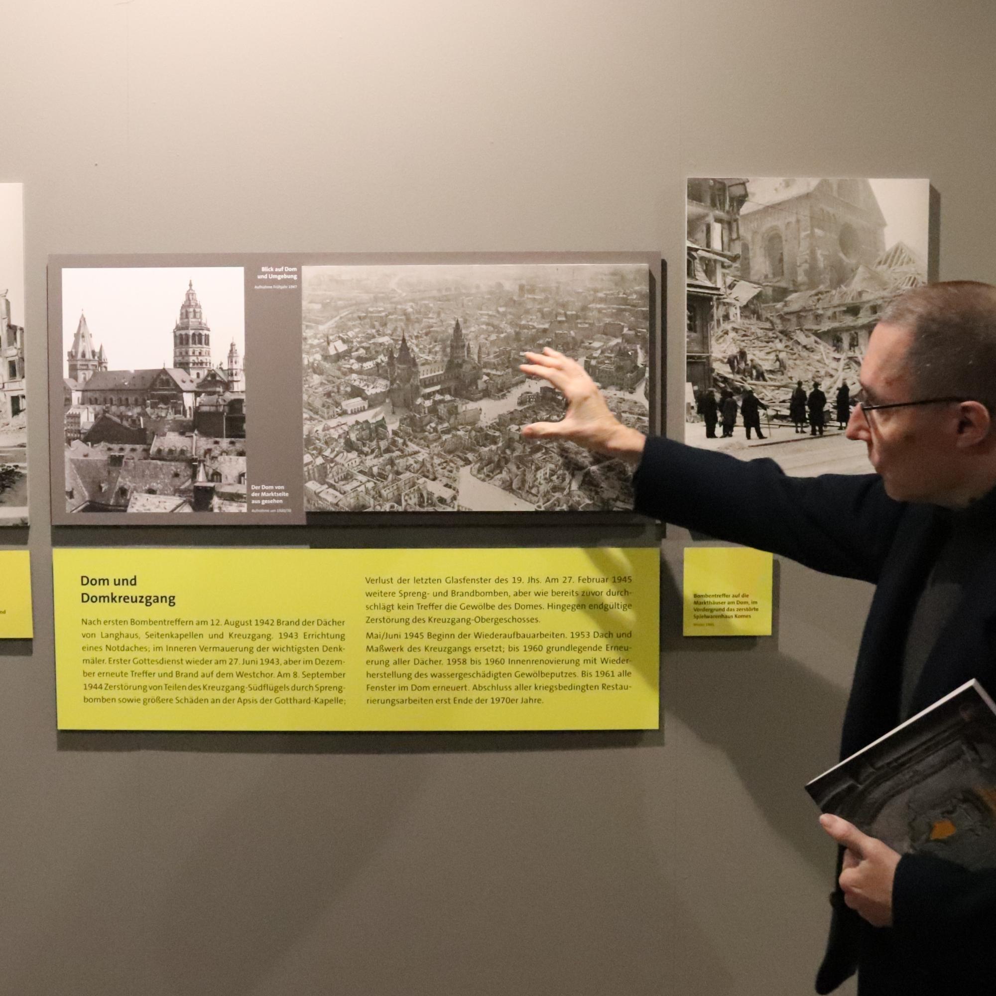 Kurator der Ausstellung, Museumsdirektor Dr. Winfried Wilhelmy