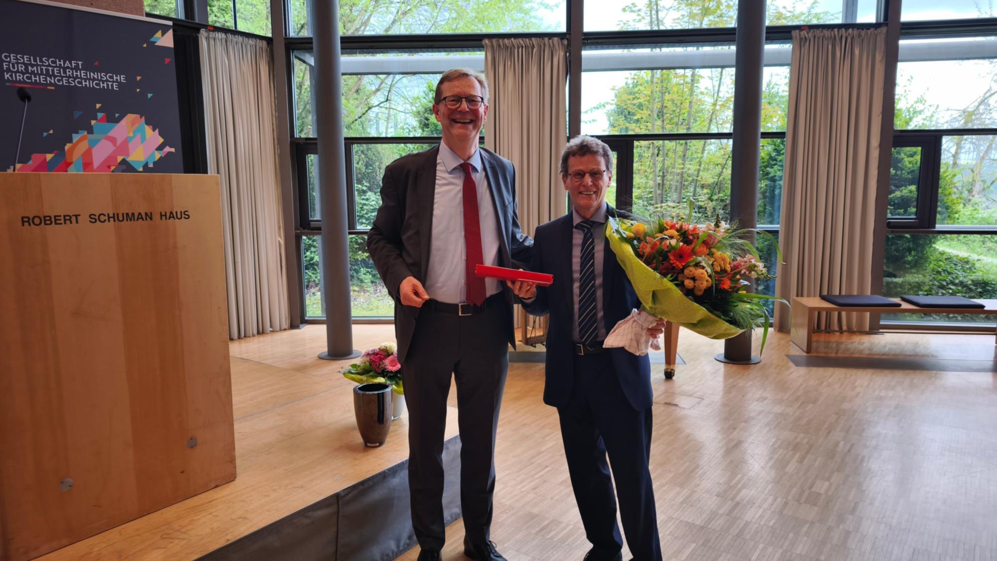 Trier, 24. April 2025: Thomas Brockmann (links) mit seinem Vorgänger im Präsidentenamt Bernhard Schneider.