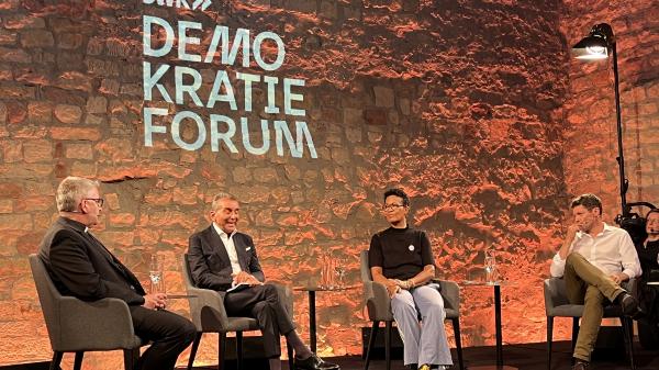 Bischof Peter Kohlgraf beim SWR Demokratieforum im Hambacher Schloss