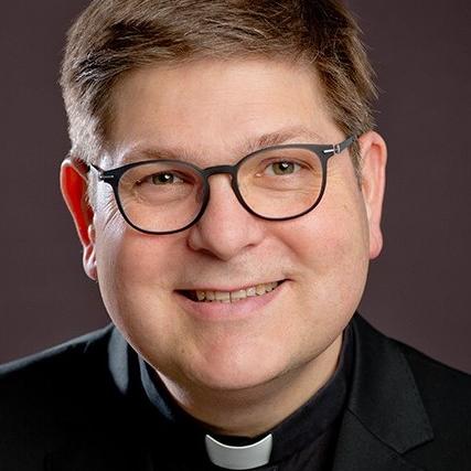 Tonke Dennebaum übernimmt zum 1. September 2023 die Leitung des Kommissariates der Bischöfe im Lande Hessen.