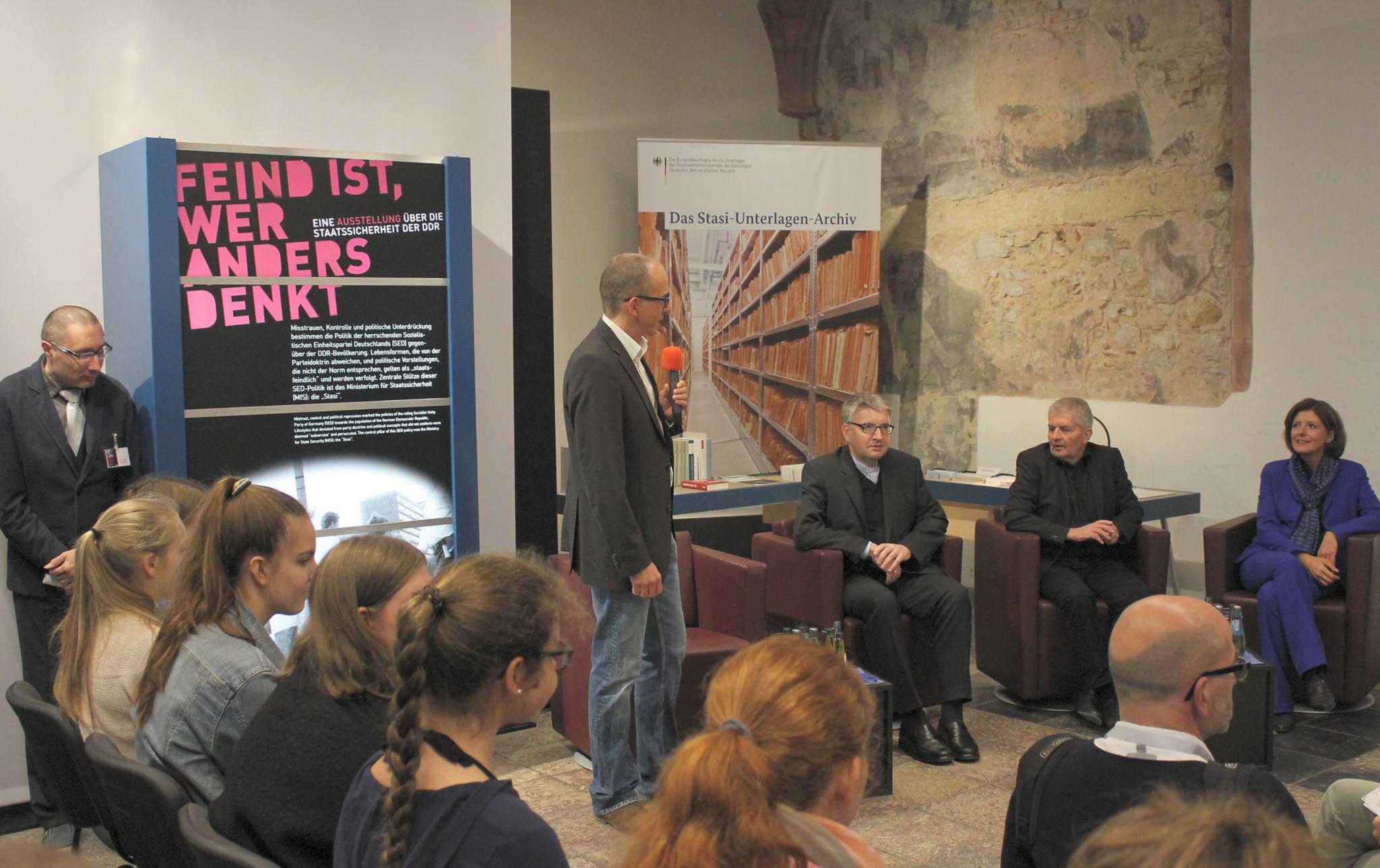 Mainz, 3.10.2017: Ausstellungseröffnung im Mainzer Dommuseum mit (v.r.) Ministerpräsidentin Malu Dreyer, Roland Jahn und Bischof Peter Kohlgraf.
