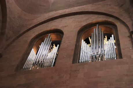 Die neue Orgel im Ostchor des Mainzer Doms