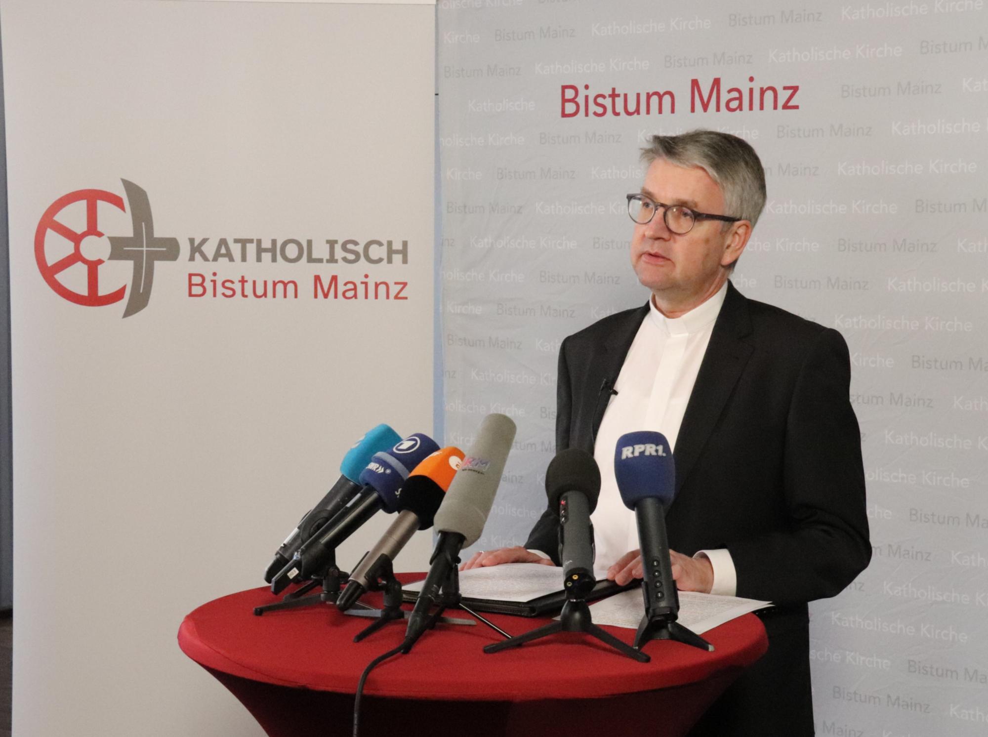 Erste Resonanz von Bischof Peter Kohlgraf nach Veröffentlichung der EVV-Studie am Freitag, 3. März im Erbacher Hof, Mainz (c) Bistum Mainz/Hoffmann