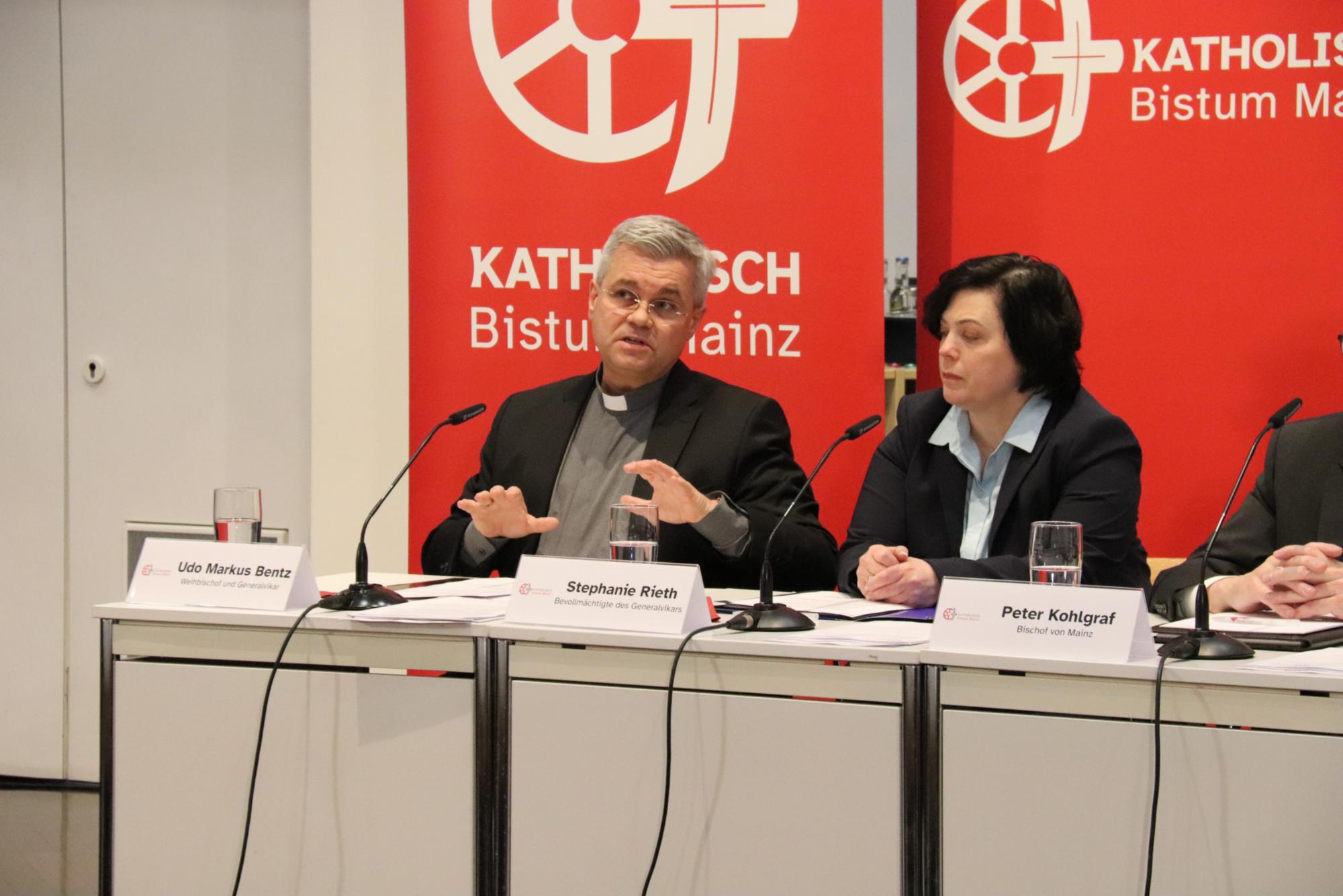 Stellungnahme von Weihbischof und Generalvikar Dr. Udo Markus Bentz während der Pressekonferenz am Mittwoch, 8. März, Erbacher Hof, Mainz (c) Bistum Mainz/Hoffmann