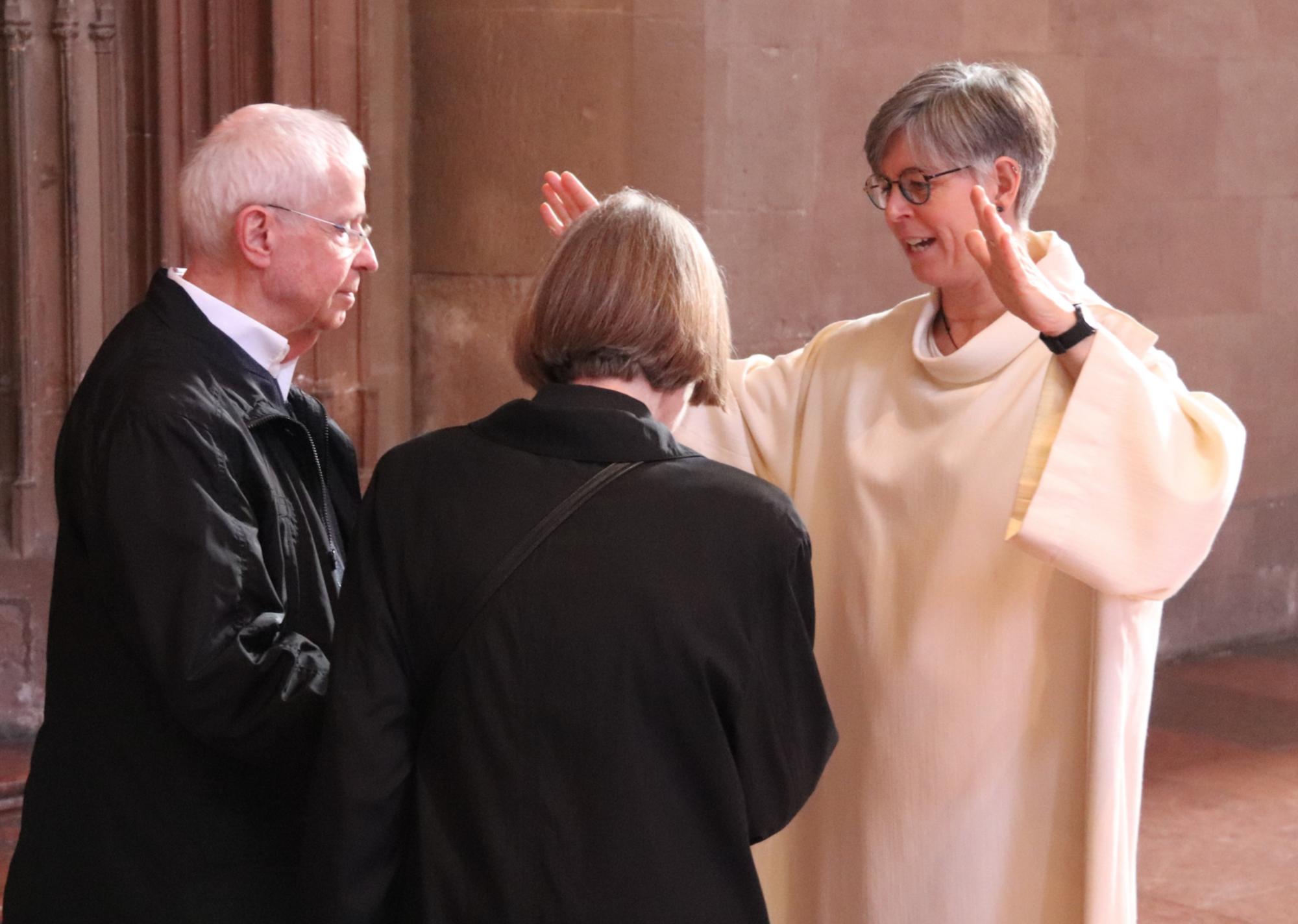 Pastoralreferentin Janina Adler spendete Paaren den Segen (c) Bistum Mainz/Hoffmann