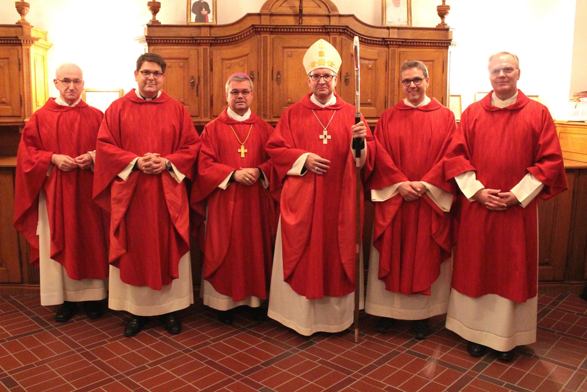 Mainz, 17. Oktober 2017: Wechsel im Mainzer Priesterseminar (v.l.n.r.): Spiritual Clemens Löcher, Regens Tonke Dennebaum, Weihbischof Udo Markus Bentz, Bischof Peter Kohlgraf, Subregens Markus Lerchl und Professor Matthias Pulte, Dekan der Katholisch-Theologischen Fakultät der Mainzer Universität.