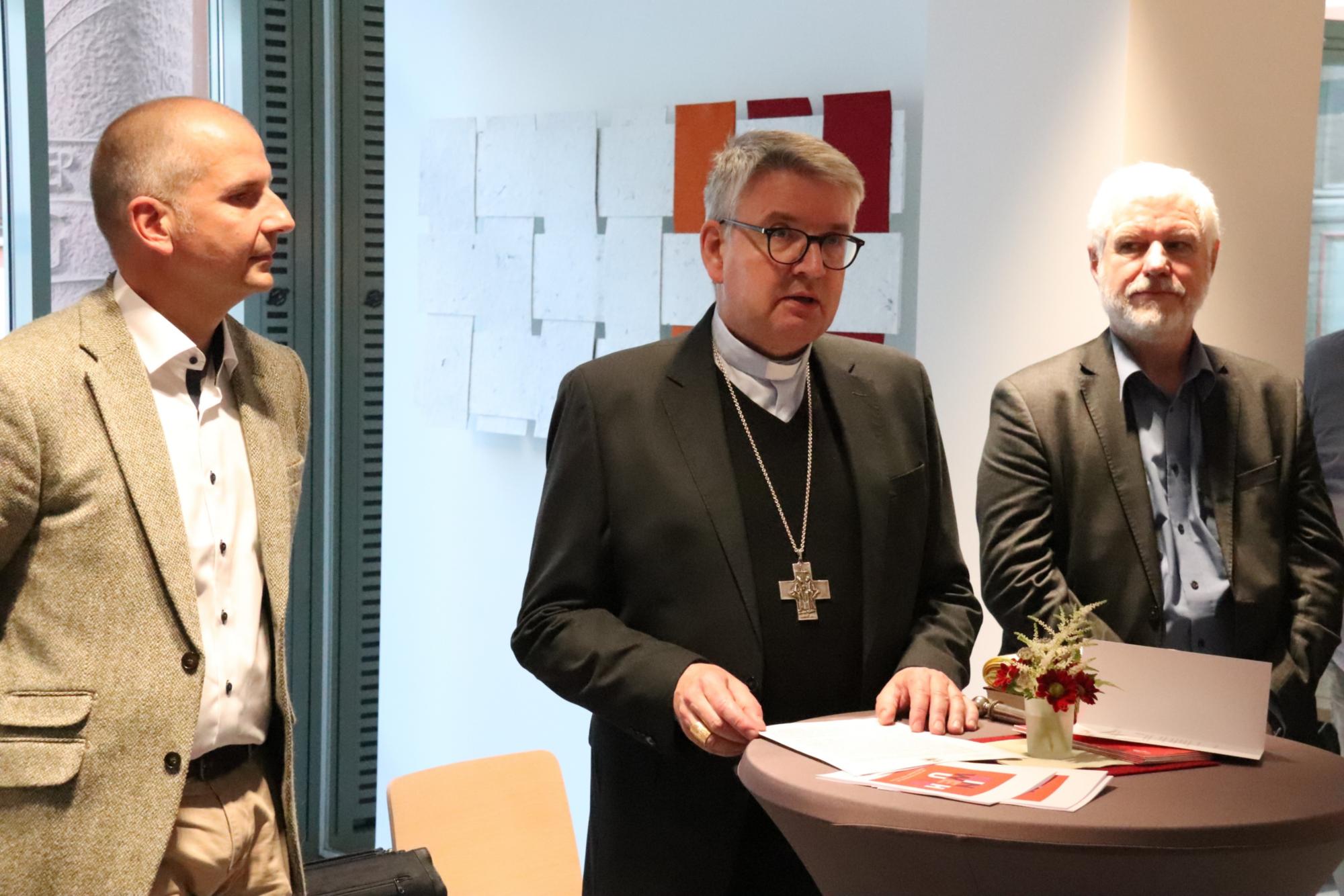 Bischof Peter Kohlgraf bei seinem Grußwort (c) Bistum Mainz/Hoffmann