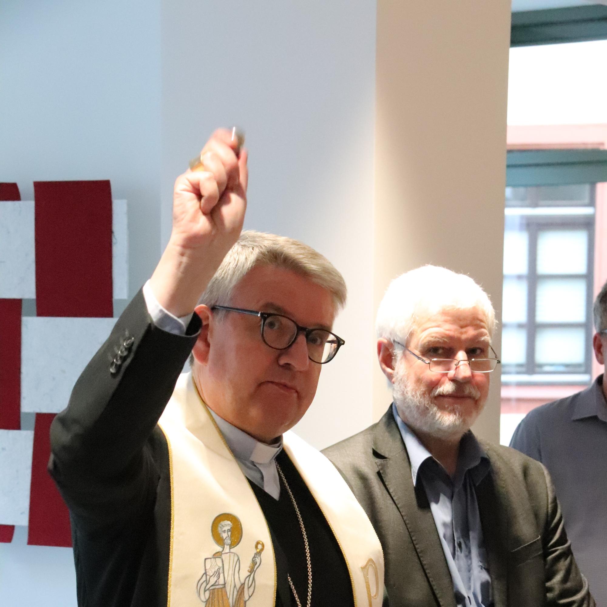 Bischof Peter Kohlgraf segnete die neuen Räume der Bistumsakademie Erbacher Hof in Mainz