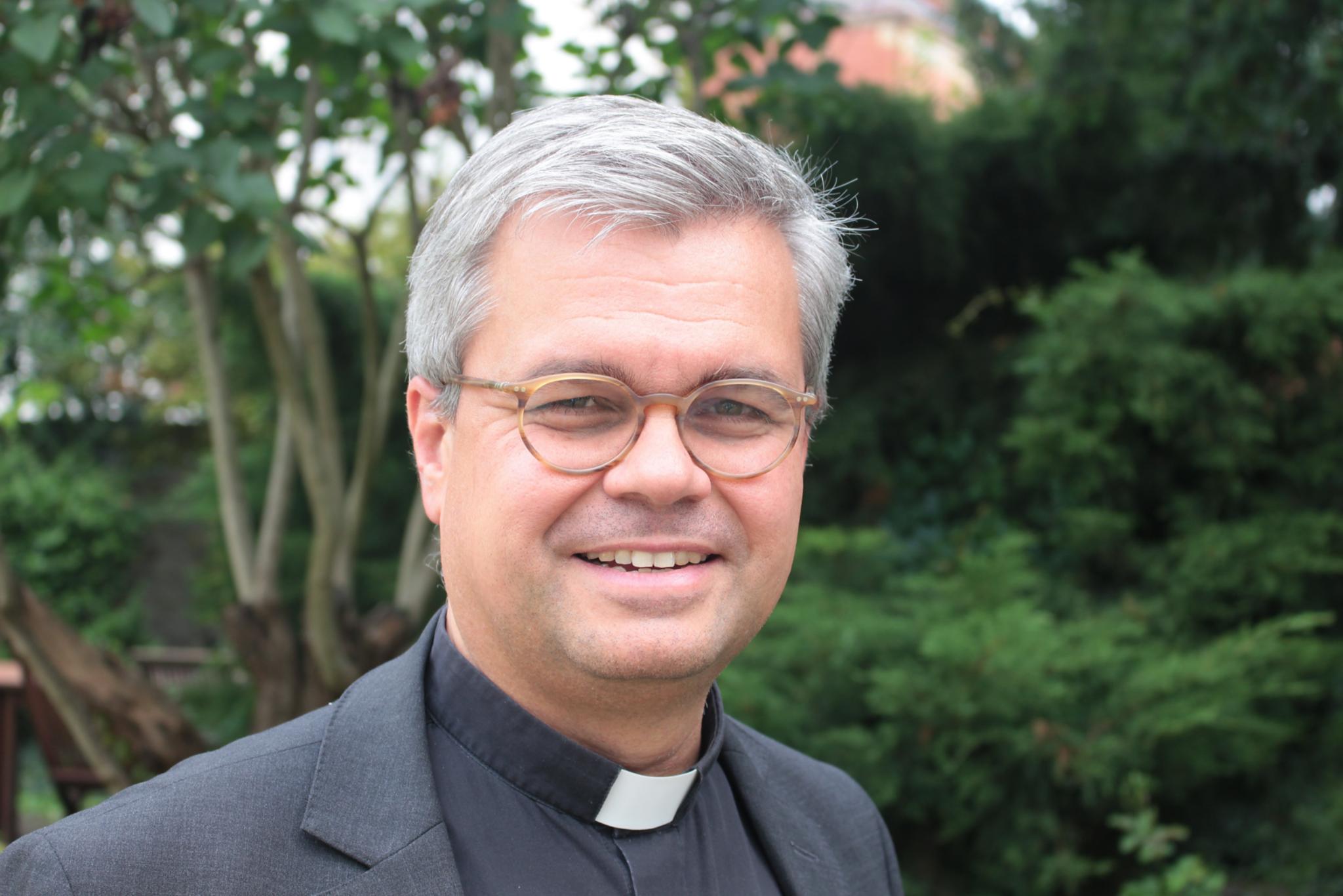Weihbischof Dr. Udo Markus Bentz wurde von Bischof Peter Kohlgraf am Ende des Weihegottesdienstes zum Generalvikar des Bistums Mainz ernannt.