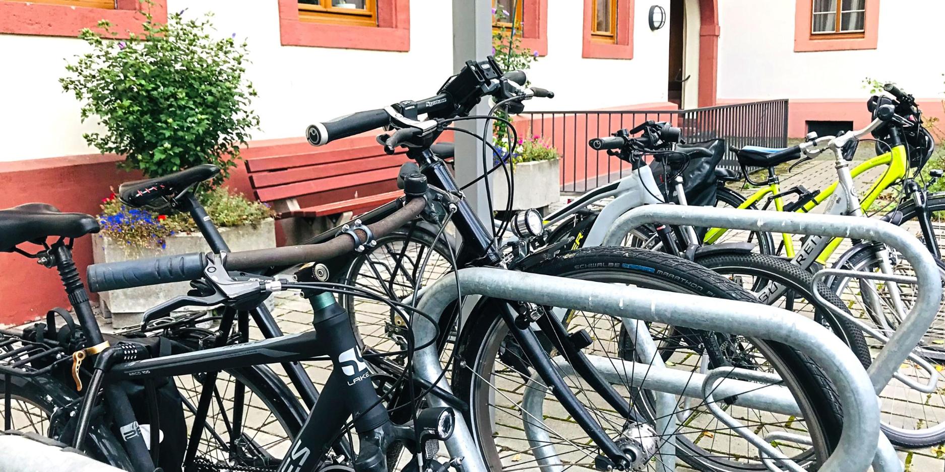 Fahrräder im Hof des Bischöflichen Ordinariats (c) Bistum Mainz / Nicole Demuth