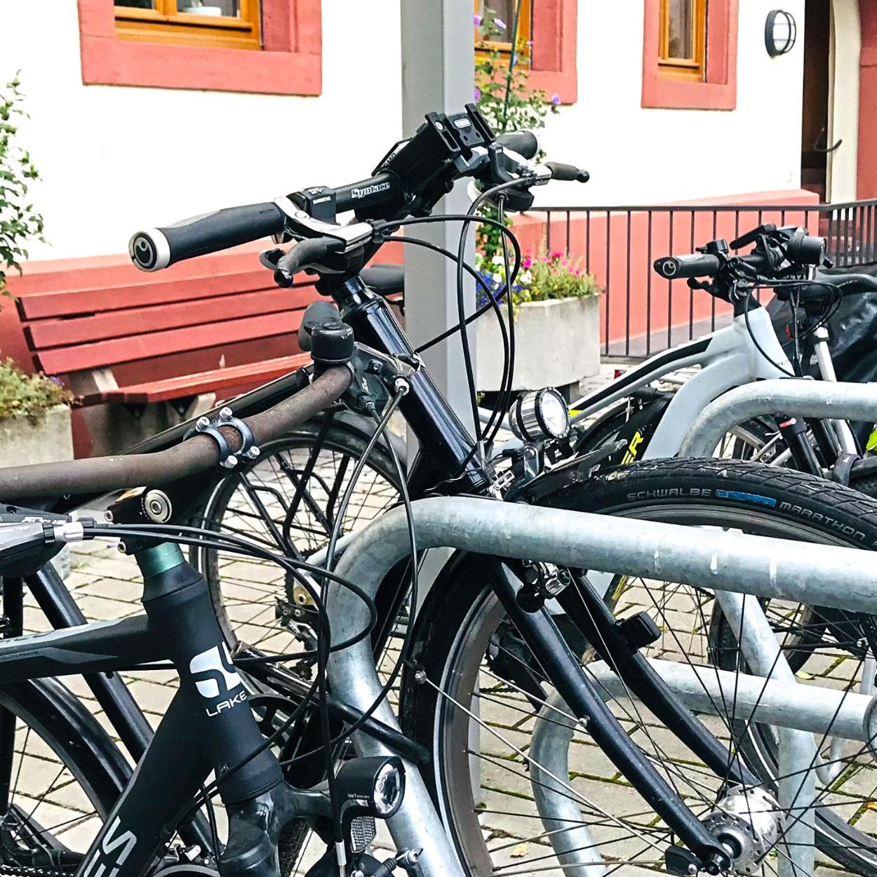 Fahrräder im Hof des Bischöflichen Ordinariats