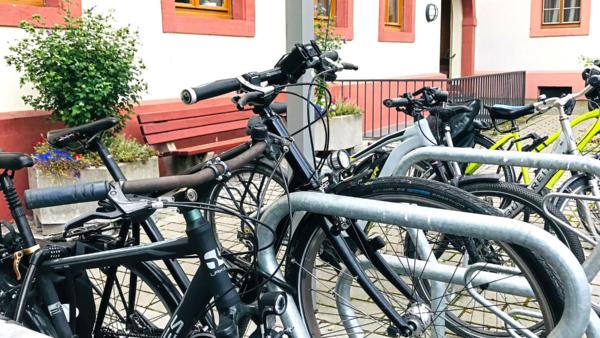 Fahrräder im Hof des Bischöflichen Ordinariats