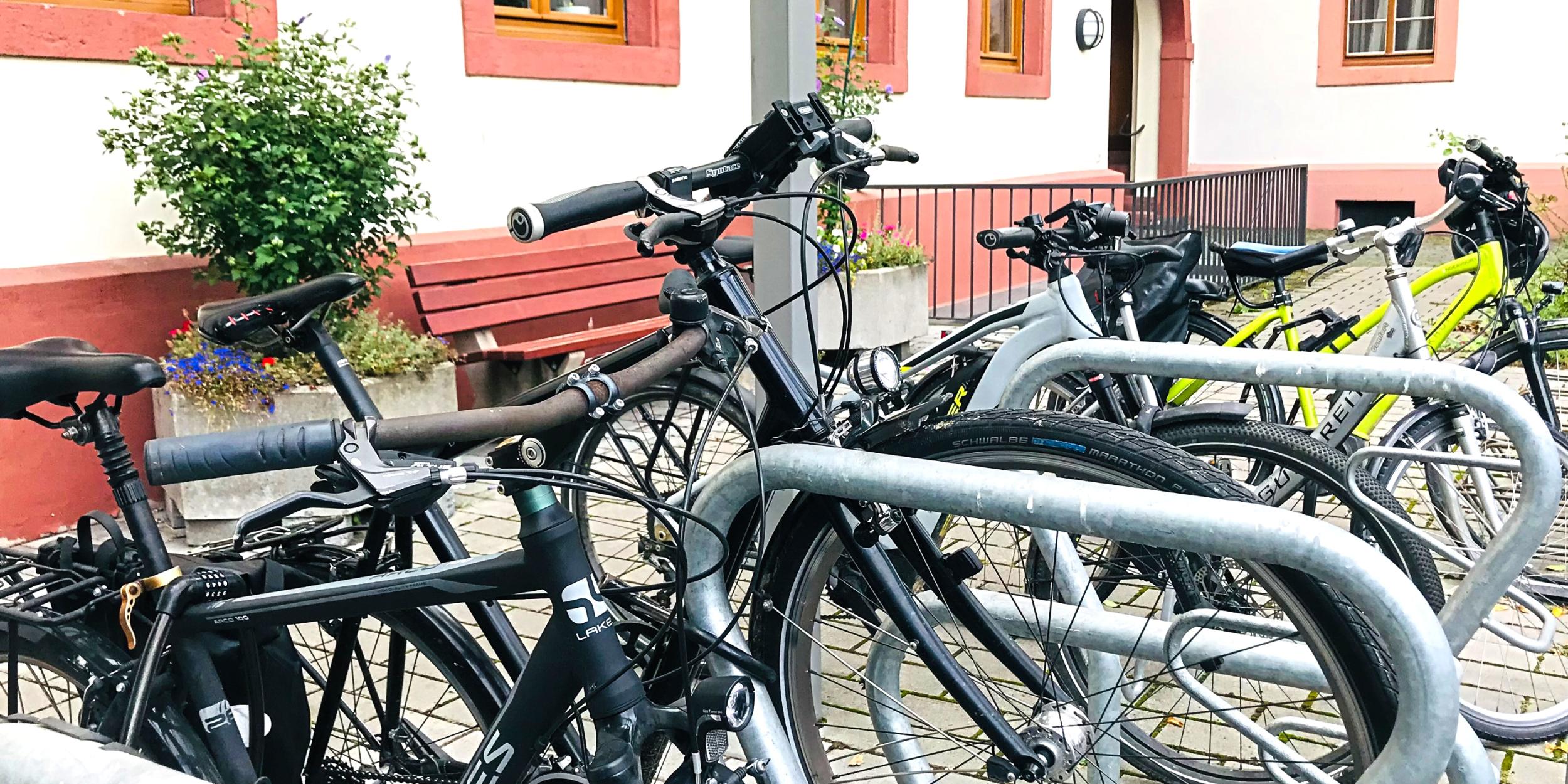 Fahrräder im Hof des Bischöflichen Ordinariats