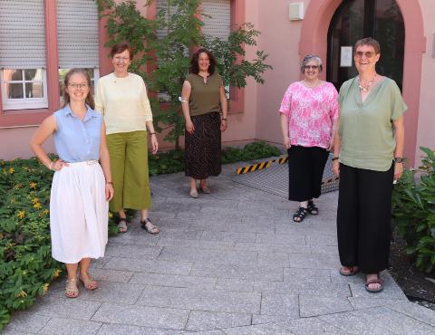 Team der Frauenversammlung (von links): Verena Stoch (BDKJ Bistum Mainz), Gisela Franzel (kfd Mainz), Dr. Katrin Brockmöller (Bibelwerk Stuttgart), Martina Hauzeneder (KDFB Diözesanverband), Barbara Wolf (Geschäftsführerin Frauenversammlung)