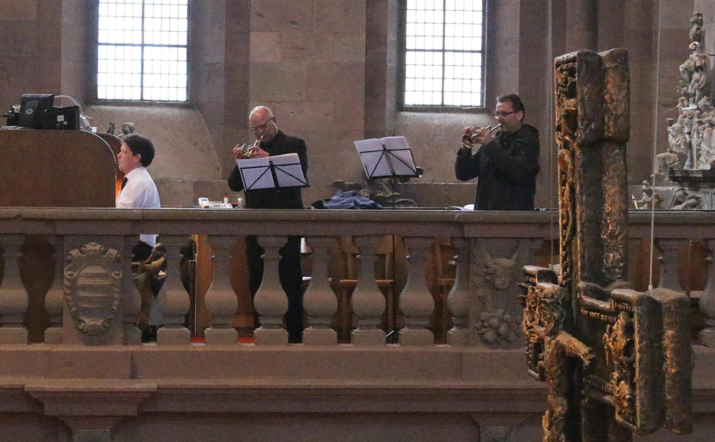 Mainz, 5. März 2017: Neben den Chören gestalteten auch Domorganist Daniel Beckmann an der Domorgel und Tobias Blecher und Heiner Wellnitz (beide Trompete) die Vesper im Mainzer Dom.