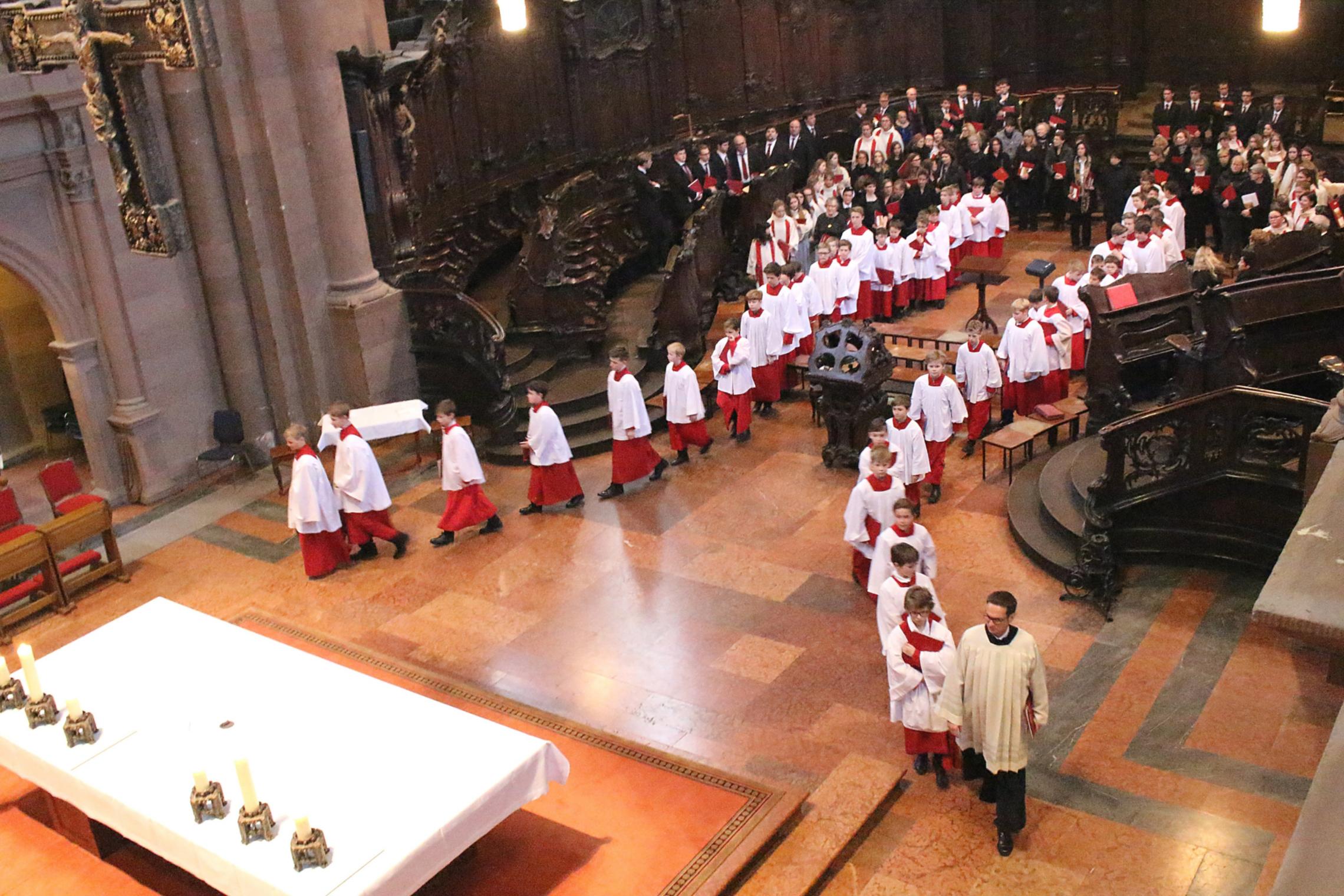 Mainz, 5. März 2017: Auszug der Chöre am Mainzer Dom unter Leitung von Domkapellmeister Kasten Storck nach der Vesper im Mainzer Dom.