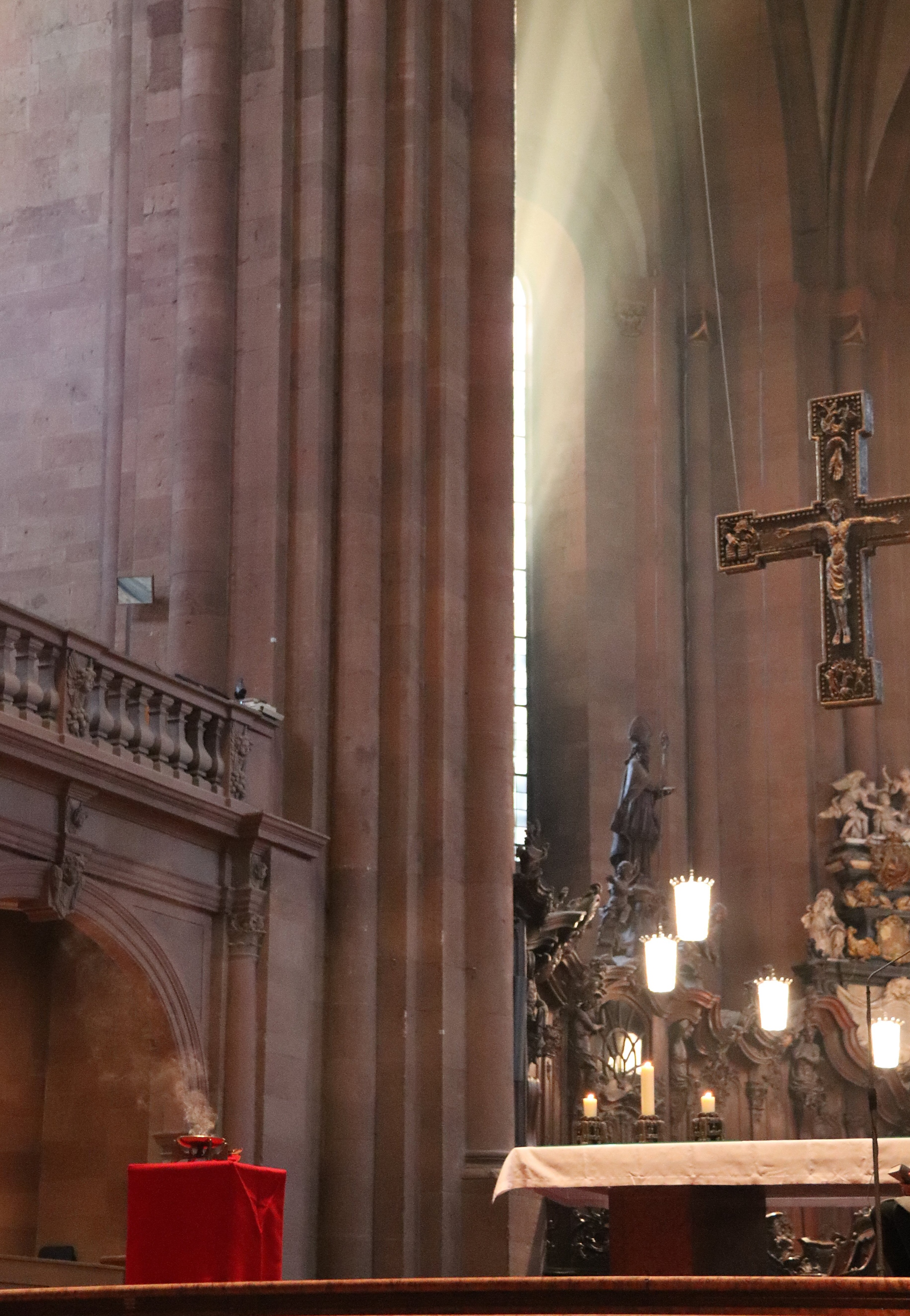Gottesdienst Missbrauch Mainz, 18.11.2018: Erstmals wurde im Mainzer Dom ein Gottesdienst zum Gedenktag für Opfer sexuellen Missbrauchs gefeiert.