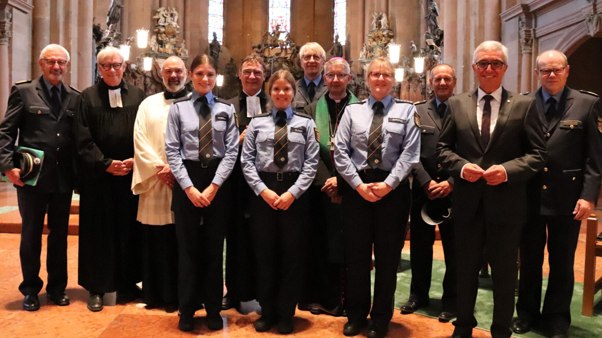 Mitwirkende beim Ökumenischen Gottesdienst anlässlich der Vereidigung von Polizeianwärterinnen und Polizeianwärtern im Mainzer Dom