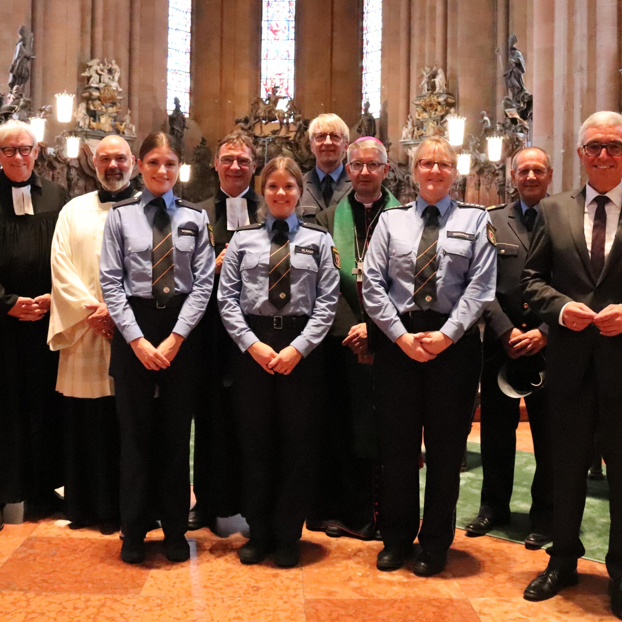Mitwirkende beim Ökumenischen Gottesdienst anlässlich der Vereidigung von Polizeianwärterinnen und Polizeianwärtern im Mainzer Dom