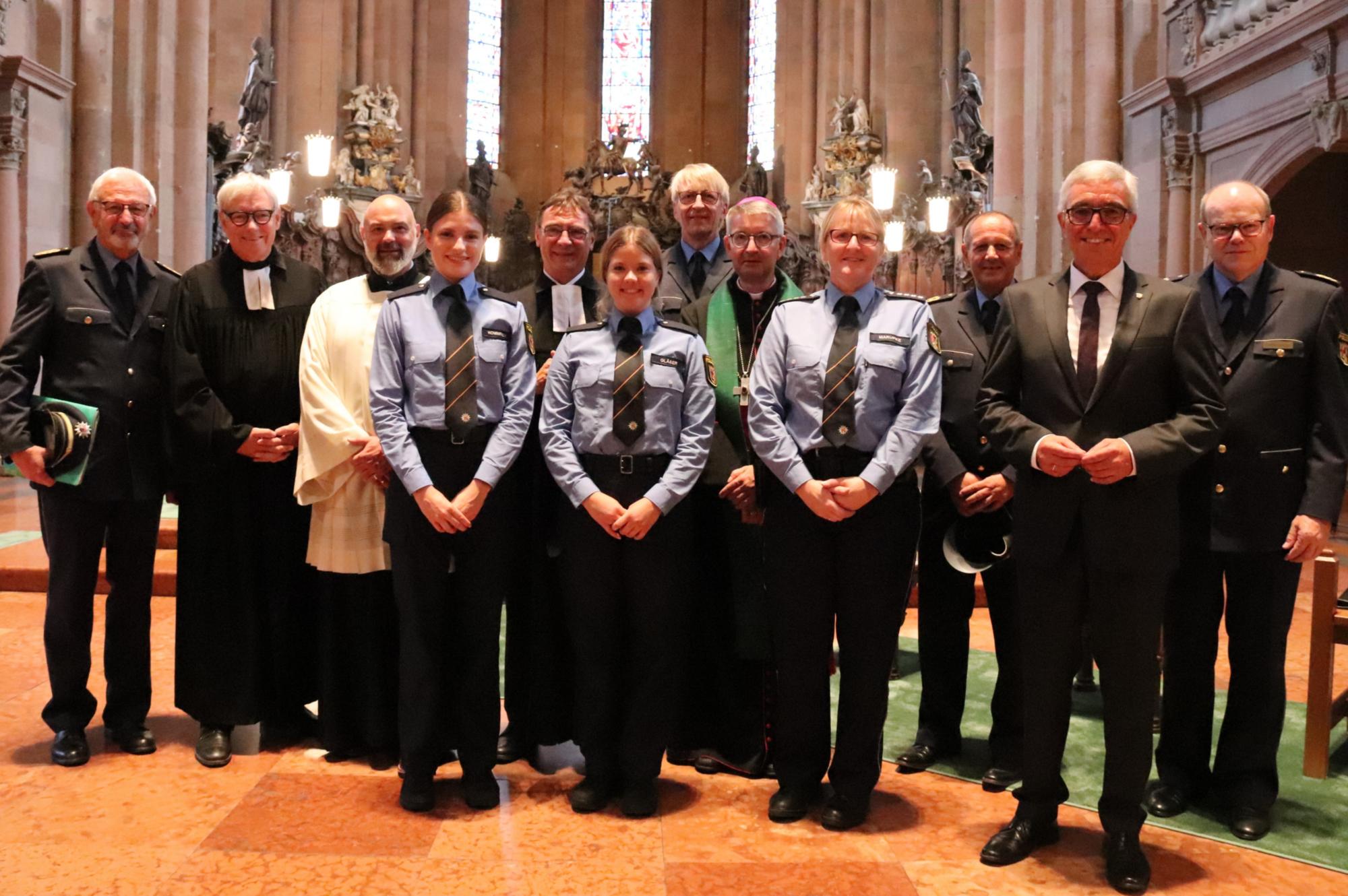 Mitwirkende beim Ökumenischen Gottesdienst anlässlich der Vereidigung von Polizeianwärterinnen und Polizeianwärtern im Mainzer Dom (c) Bistum Mainz/Hoffmann
