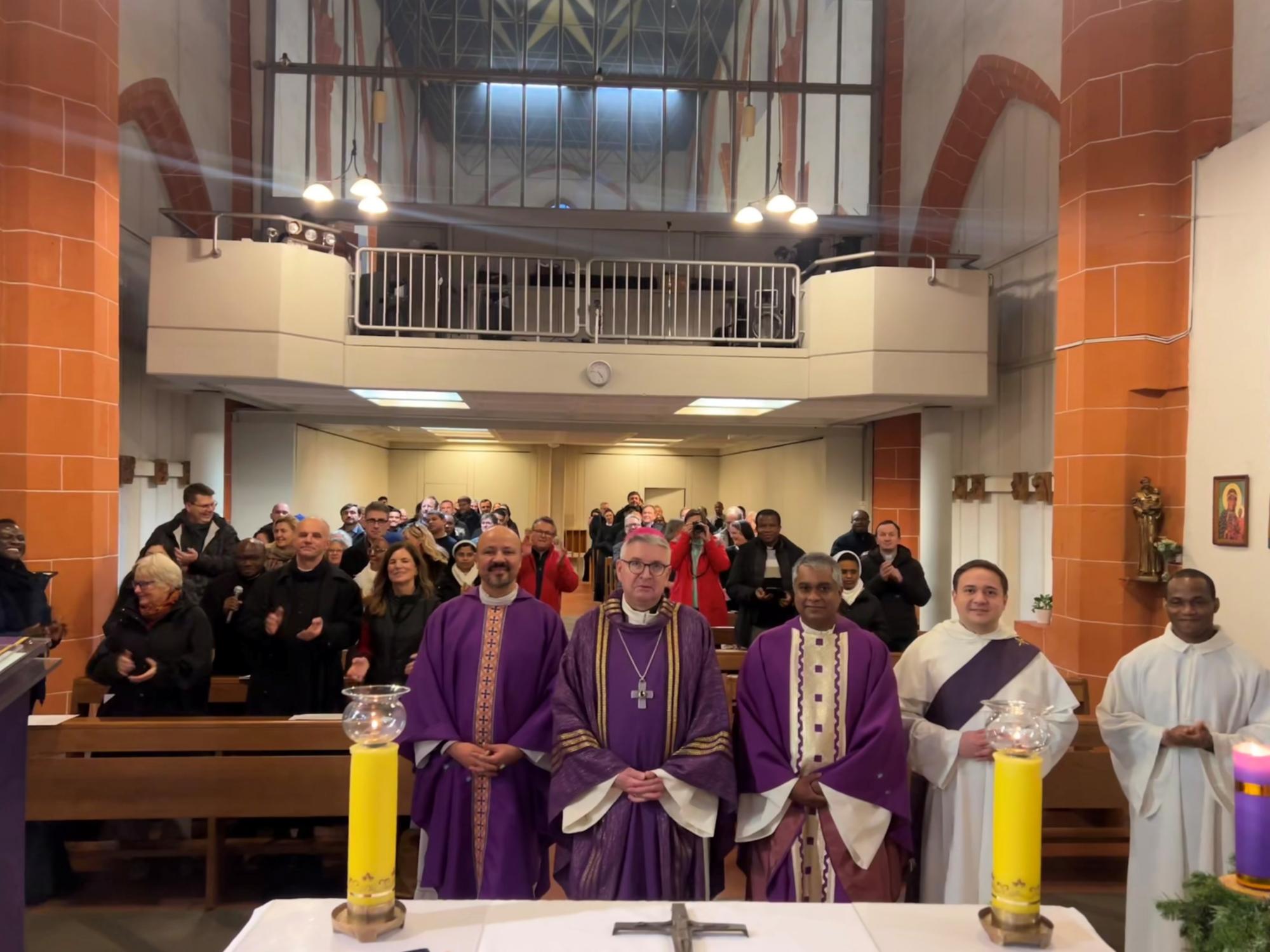 Adventsfeier der Mitarbeitenden der globalen Kirche in St. Emmeran, Mainz (c) Pater Marek