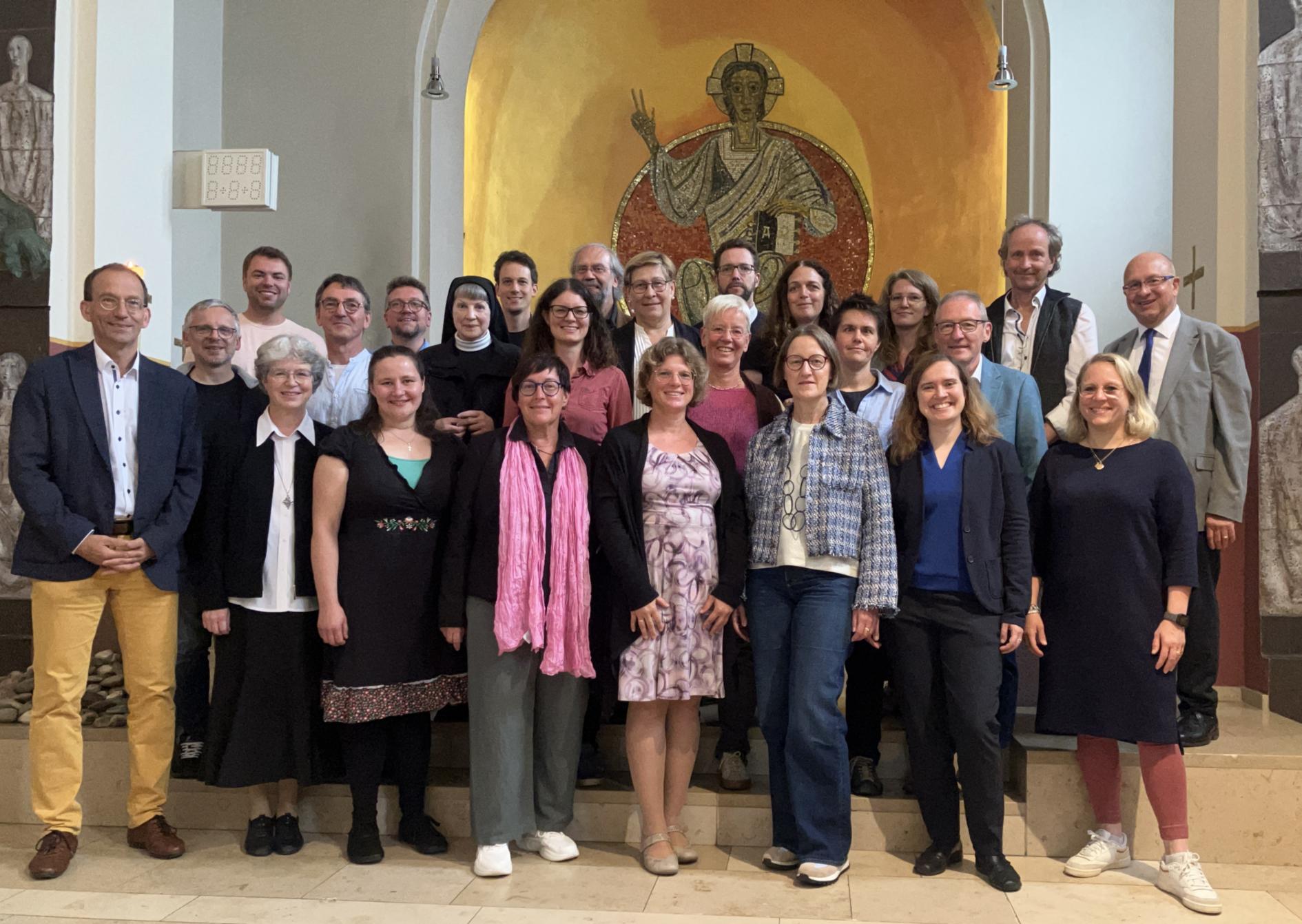 GruppenbildAlle-Inst-Spiritualität (c) Institut für Spiritualität
