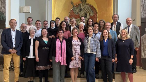 Ockenheim, 17.9.25: 22 Absolvent:innen erhielten die Zertifikate über den erfolgreichen Abschluss des Ausbildungskurses Geistliche Begleitung.