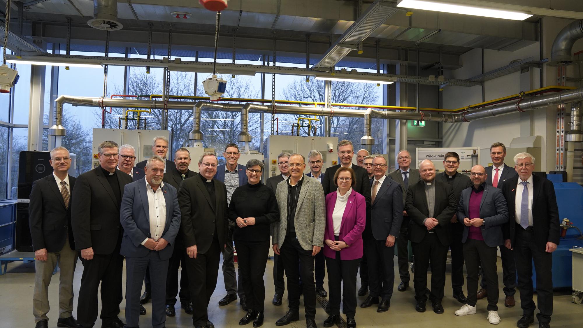 Gruppenbild beim Treffen der Hessischen Handwerkskammern mit den Kirchen in Hessen.