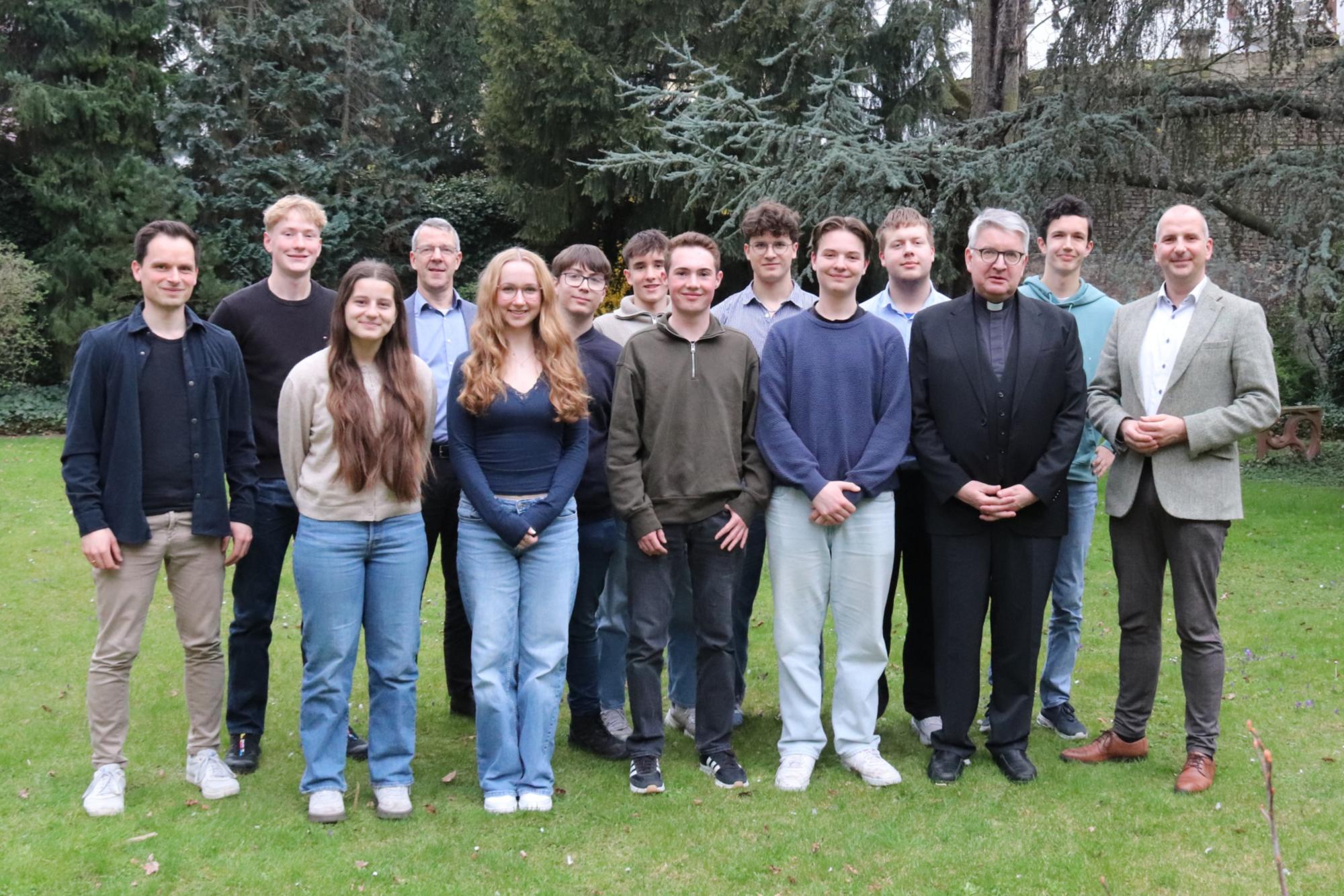 Bischof Peter Kohlgraf hat sich erstmals mit der Diözesanen Schüler:innenvertretung getroffen