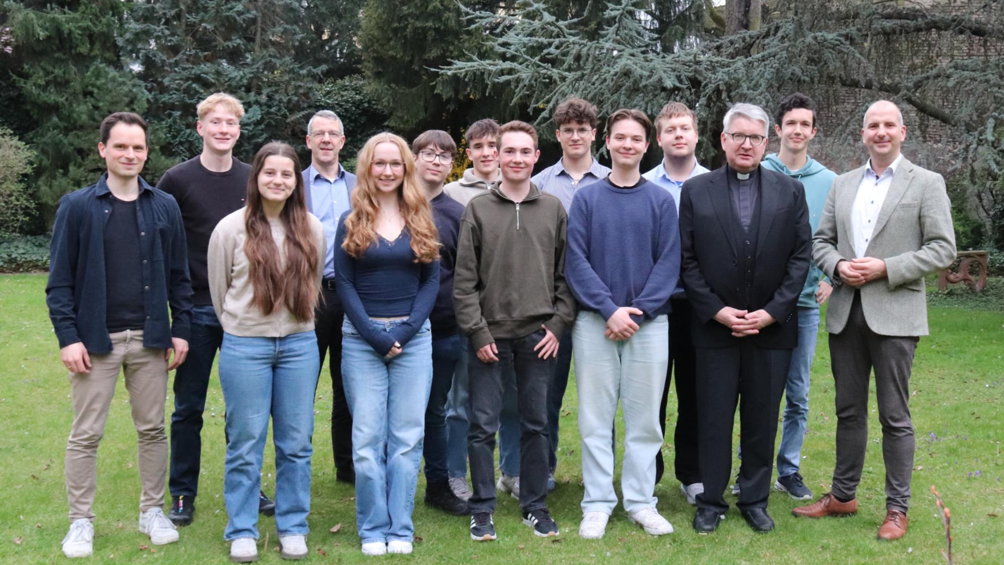 Bischof Peter Kohlgraf hat sich erstmals mit der Diözesanen Schüler:innenvertretung getroffen